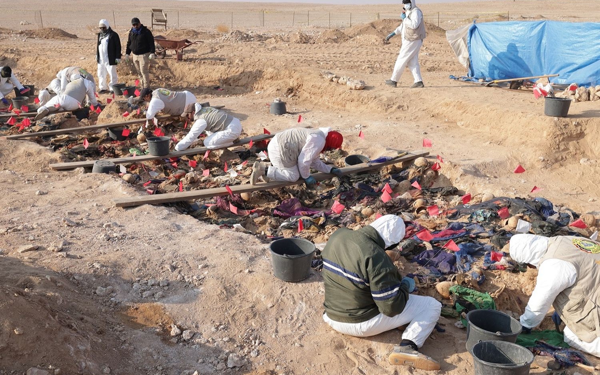 گۆڕە بەکۆمەڵەکانی ئەنبار؛ دۆزینەوەی 'دیشداشە' گومان دەخاتە سەر راگەیێندراوی دامەزراوەی شەهیدان