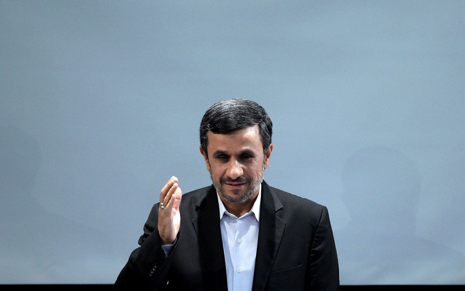 راپۆرتێک: ئەمریکا و ئیسرائیل دەیانویست مەحموود ئەحمەدینەژاد بکەنە کەسی یەکەمی ئێران