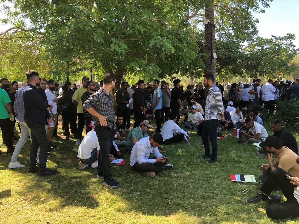 خاوەن بڕوانامە باڵاکان لە بە‌غدا داوای دامەزراندن دەکەن