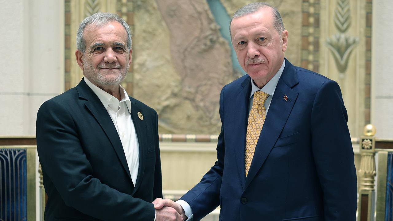 Erdoğan, İran Cumhurbaşkanı Pezeşkiyan ile görüştü