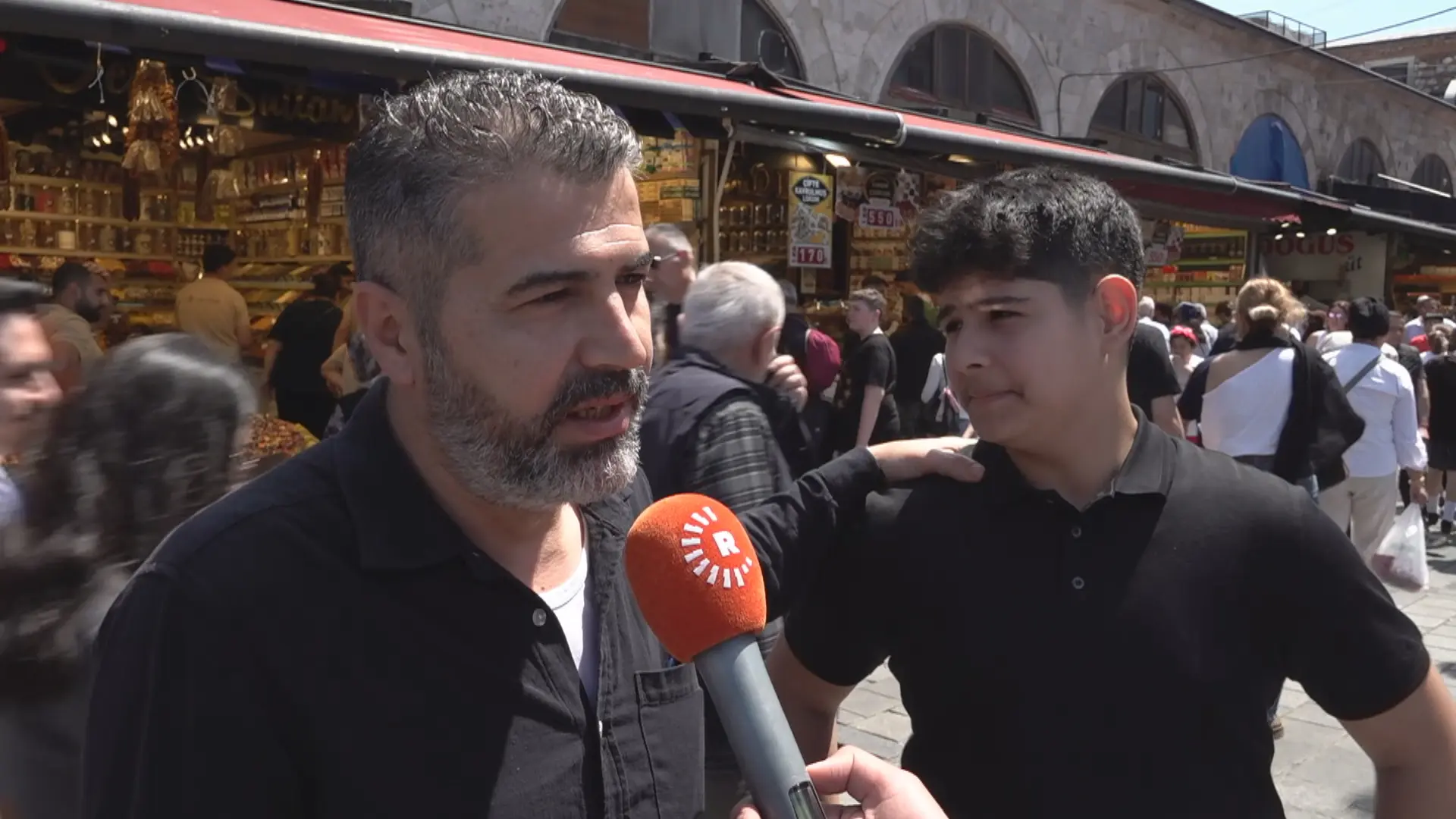 İSTANBUL- Rojava ve Suriyeli sığınmacılar, bayramı memleketlerinden uzak geçiriyor