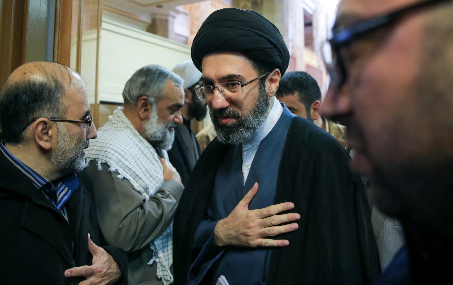 موجتەبا خامنەیی هۆشداری لە دروستبوونی ناکۆکیی سیاسی لە ئێران دەدات