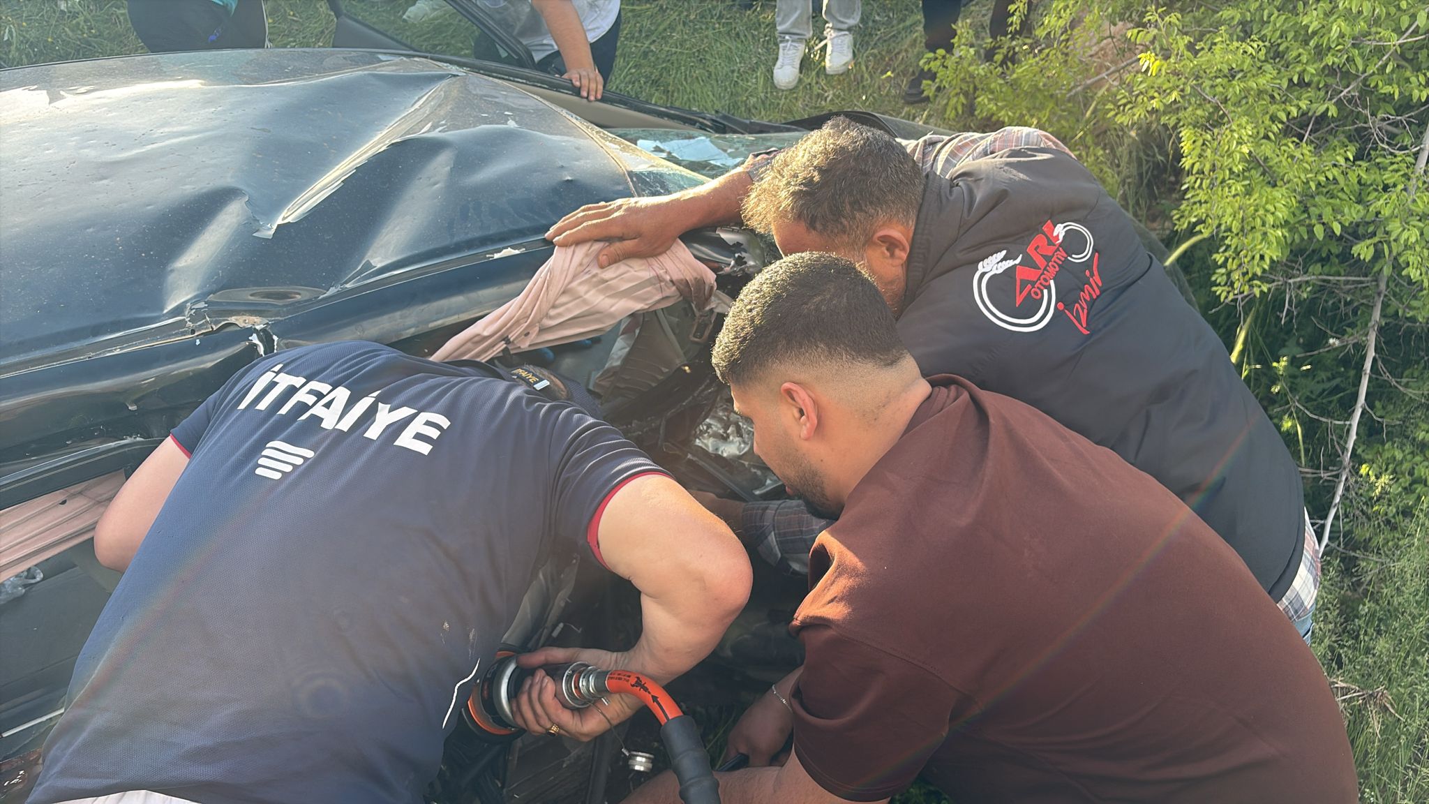 Adıyaman'ın Gölbaşı ilçesinde iki otomobilin çarpışması sonucu biri bebek 3 kişi hayatını kaybetti, 2'si çocuk 5 kişi yaralandı.