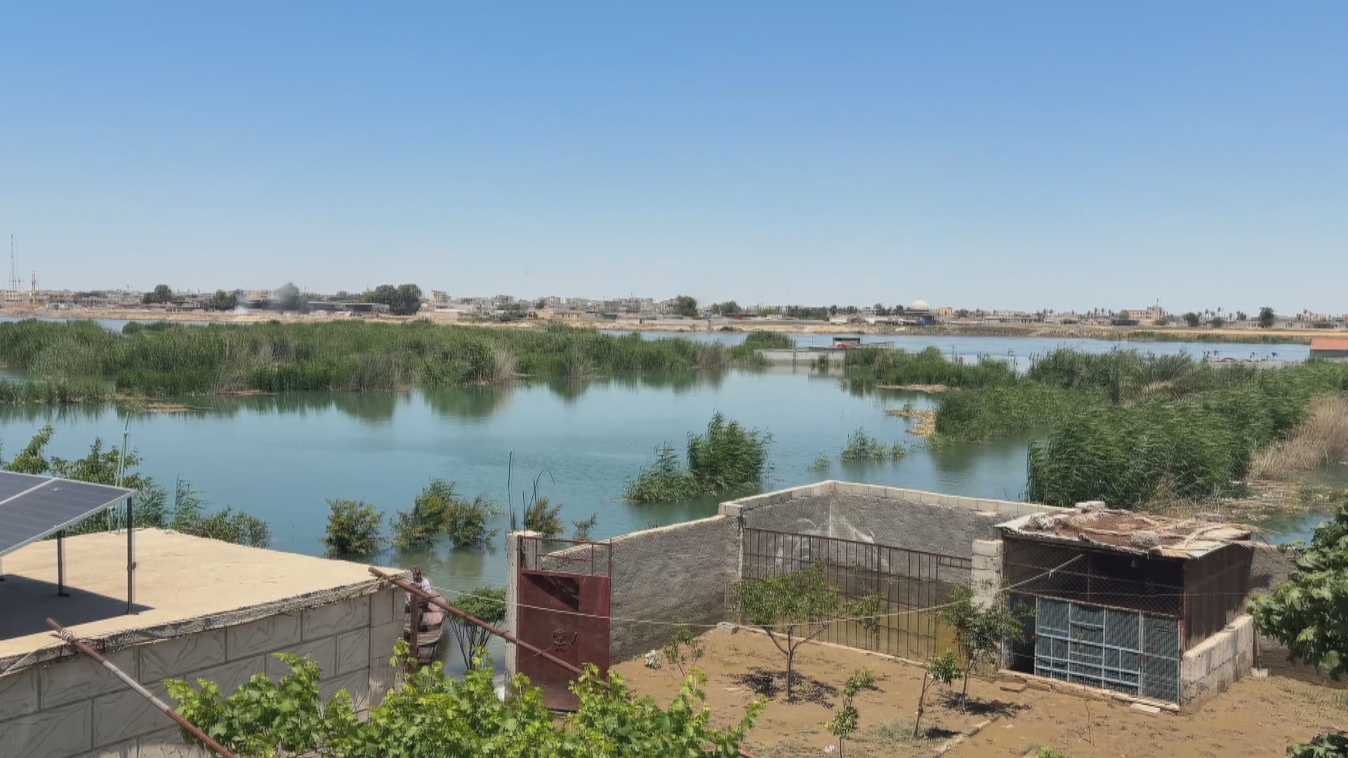 مواطنة من الرقة لرووداو: تضررت منازلنا وارتفعت مياه الفرات متراً ونصف المتر