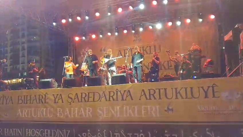 Koma Amed Mardin’de sevenlerine unutulmaz bir gece yaşattı