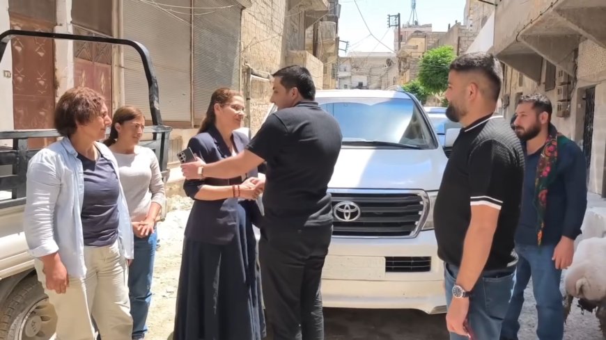 Senior Rojava official visits Kurdish neighborhood in Aleppo