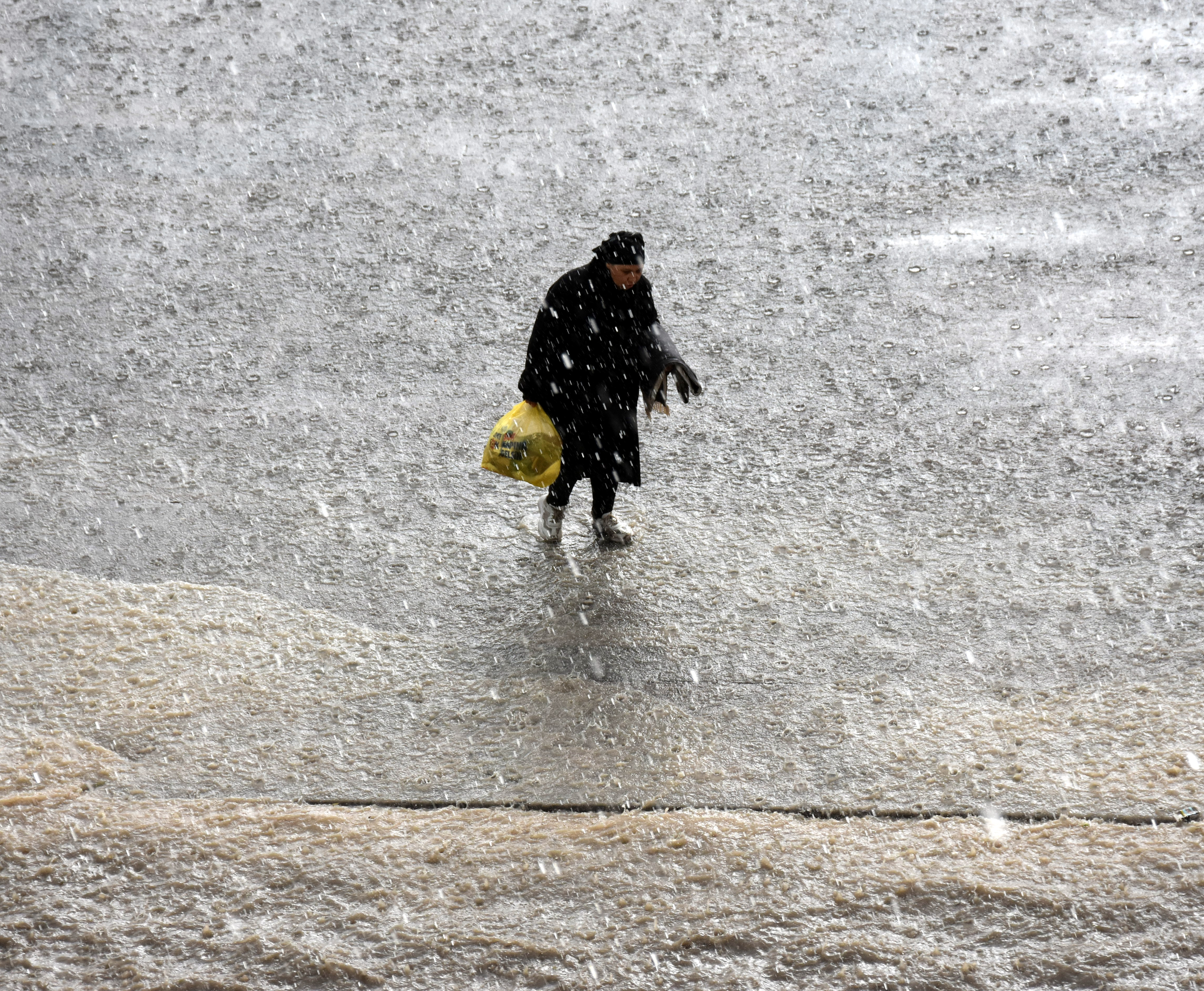 Meteorolojiden çok sayıda il için sağanak yağış uyarısı