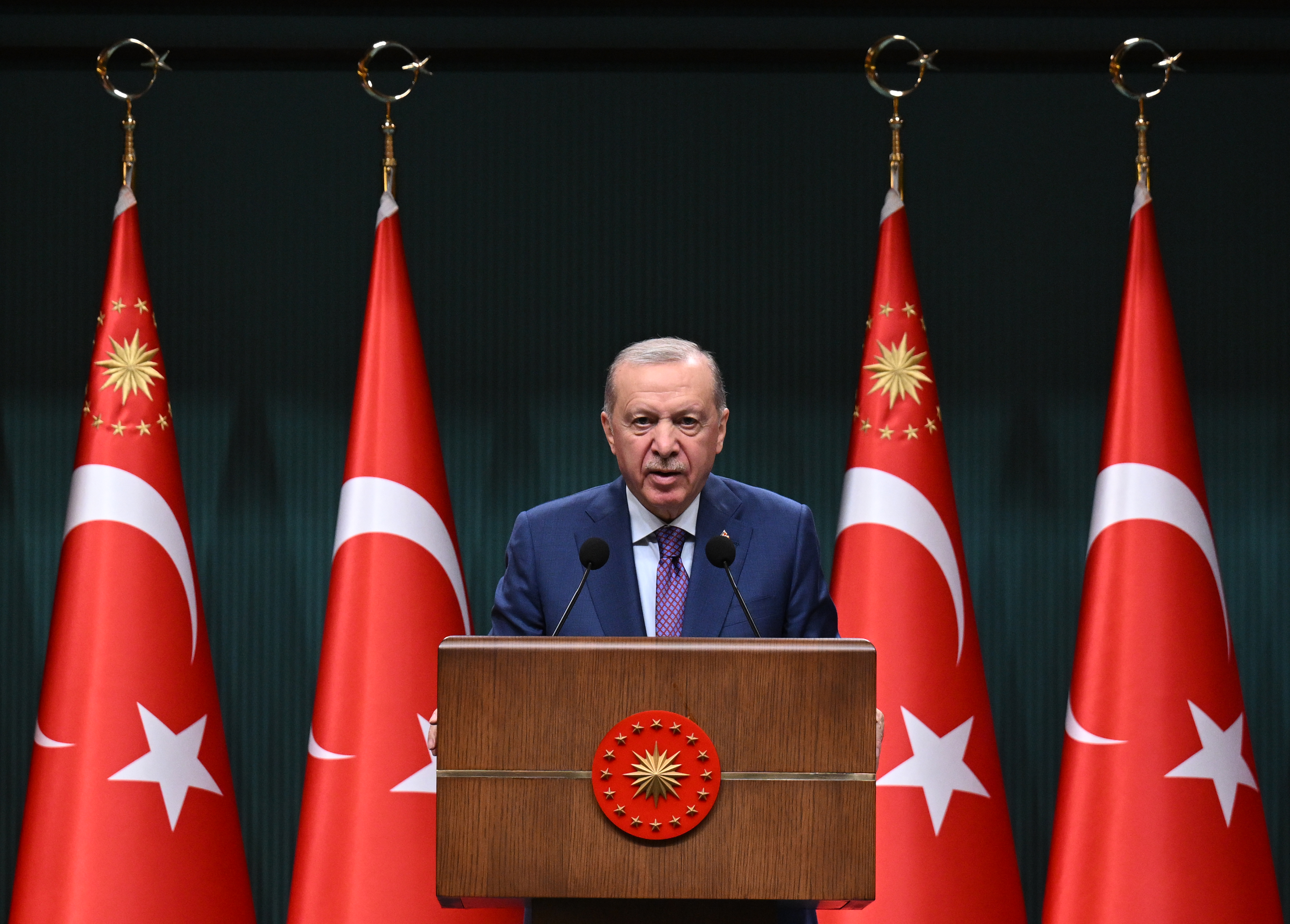 Erdoğan, Sayıştay'ın 164. kuruluş yıl dönümü töreninde konuştu:

❝Kamu malında 86 milyon vatandaşımızın hakkı vardır. Kamu malının israf edilmesine ve usulsüz kullanımına göz yumamayız❞

❝Yerel yönetimler merkezli skandallar mazur görülemez❞