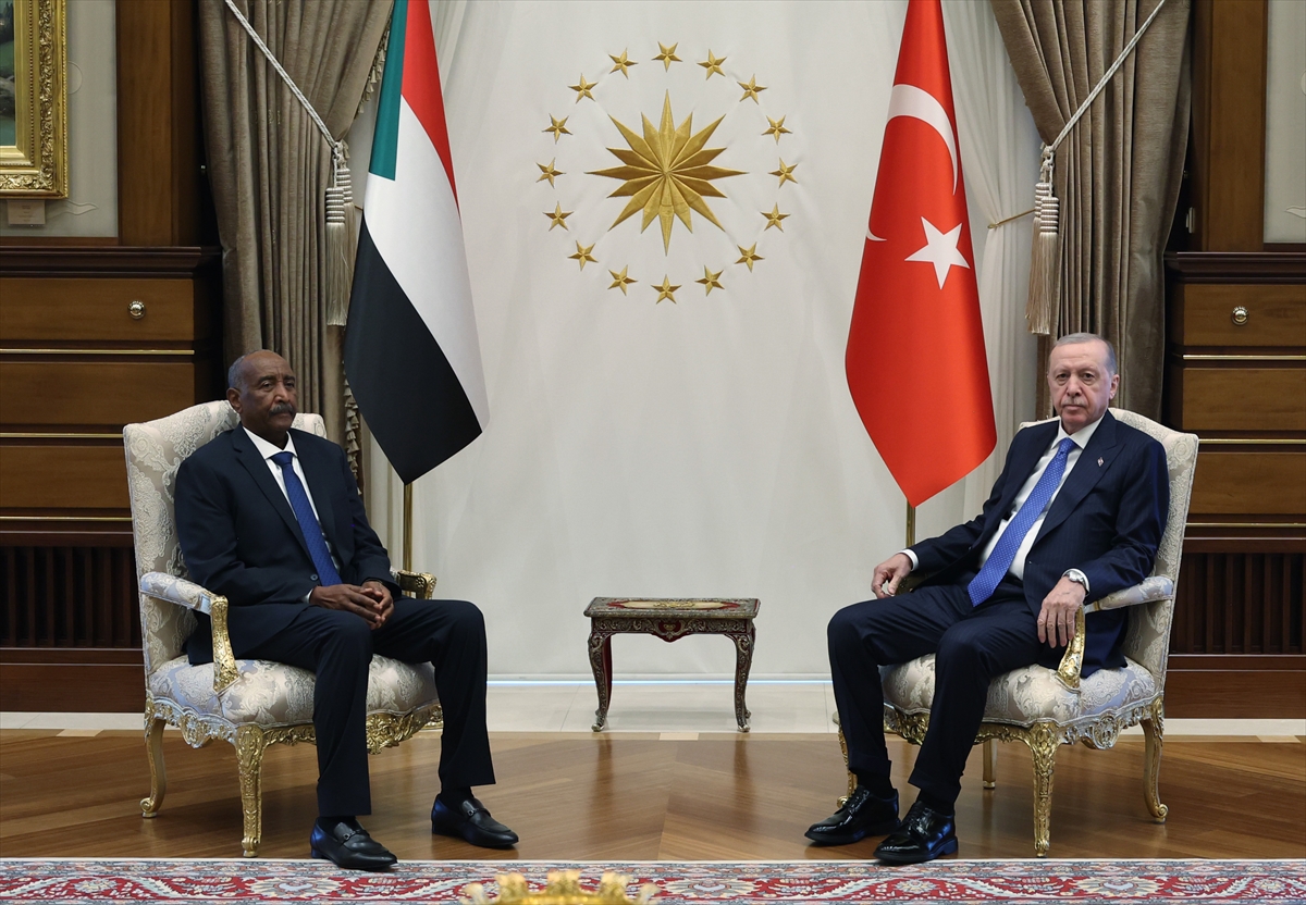 Erdoğan, Sudan Egemenlik Konseyi Başkanı Burhan ile görüştü