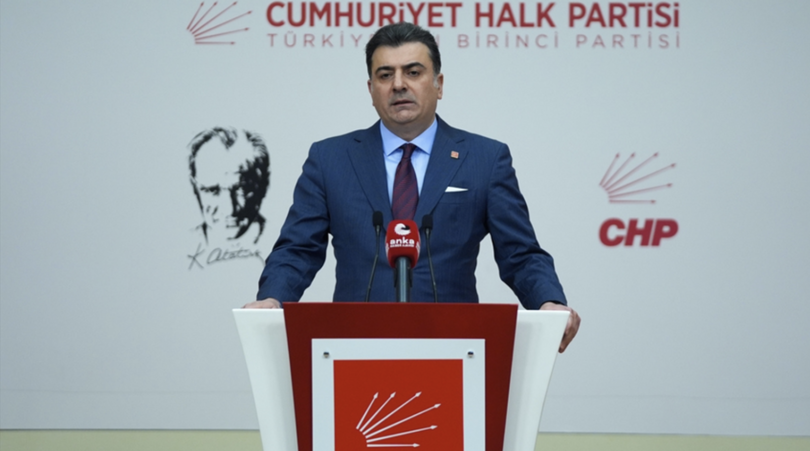 CHP'de çift başlılık görüntüsü devam ediyor

Özgür Özel'in MYK'sı TBMM'de toplandı. Parti Sözcüsü Zeynel Emre, 
