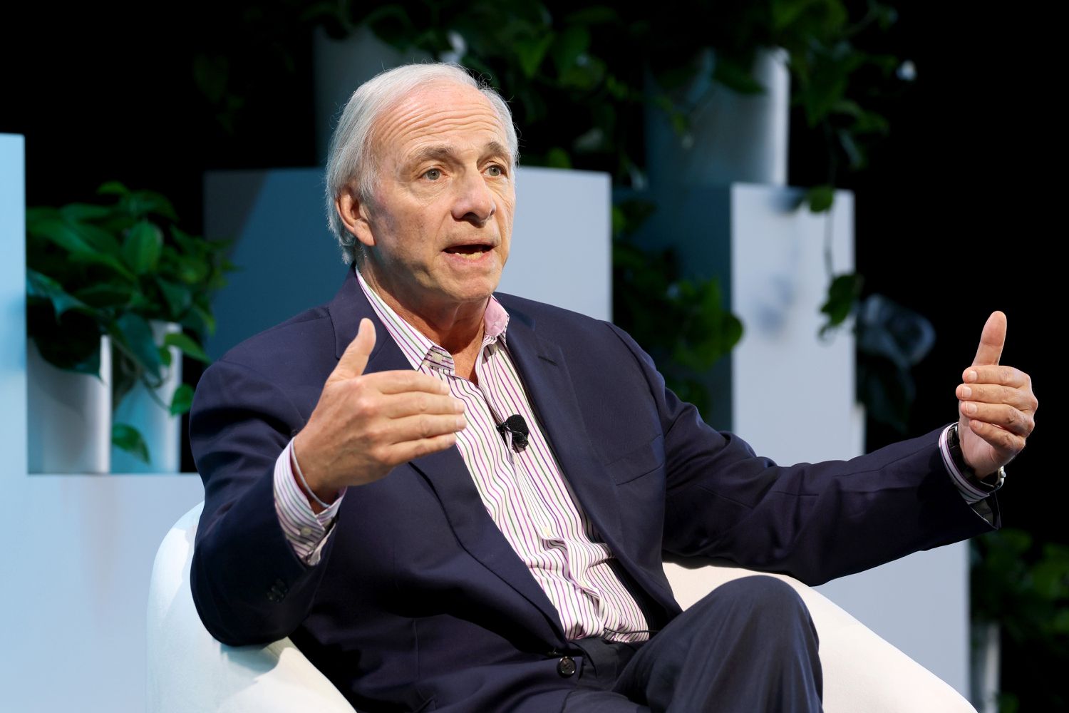 Milyarder yatırımcı Dalio: Yapay zeka balonu er ya da geç patlayacak