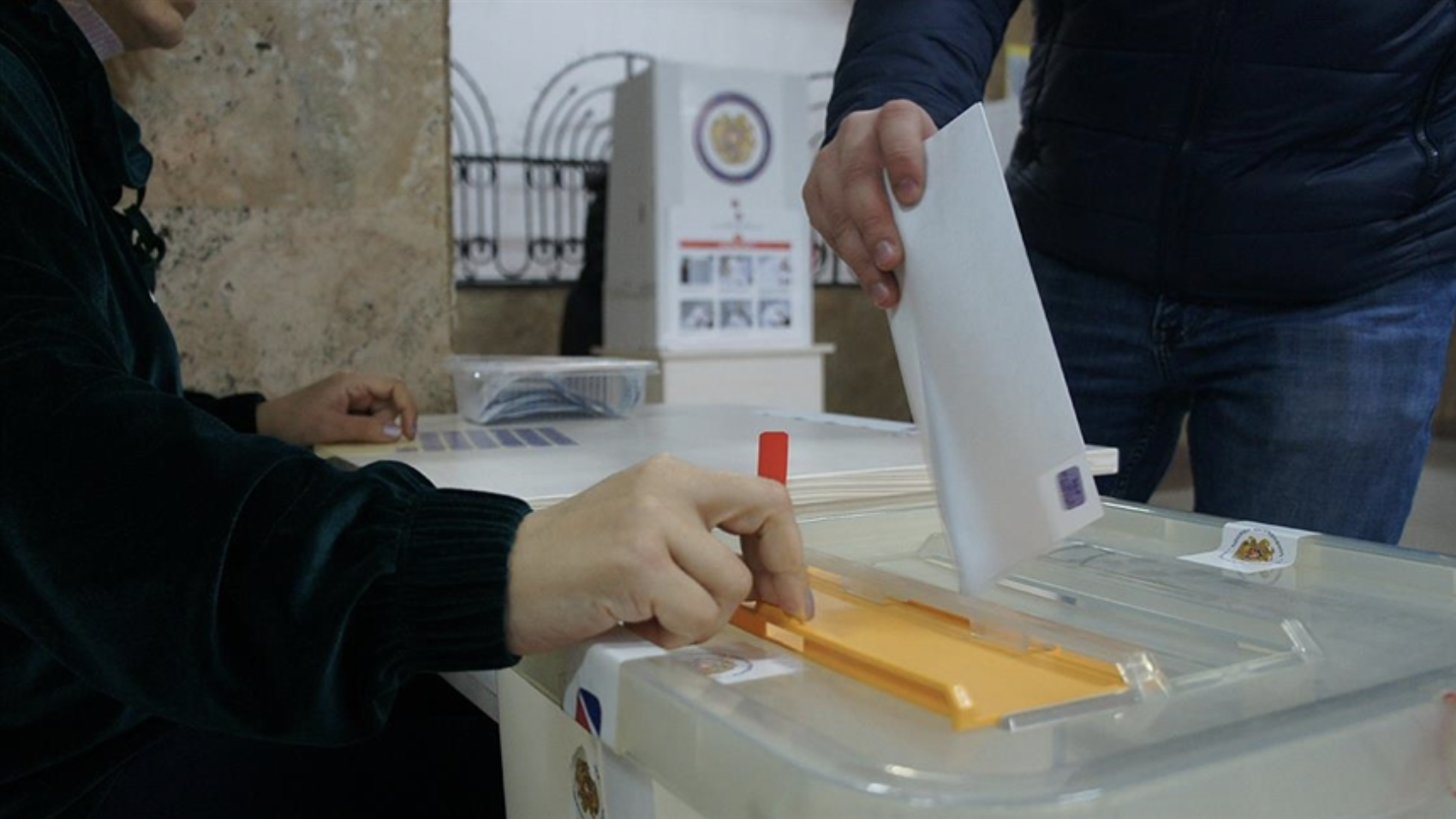 Ermenistan yarın sandık başına gidiyor

Nikol Paşinyan anayasayı değiştirecek çoğunluğu bulabilecek mi?
