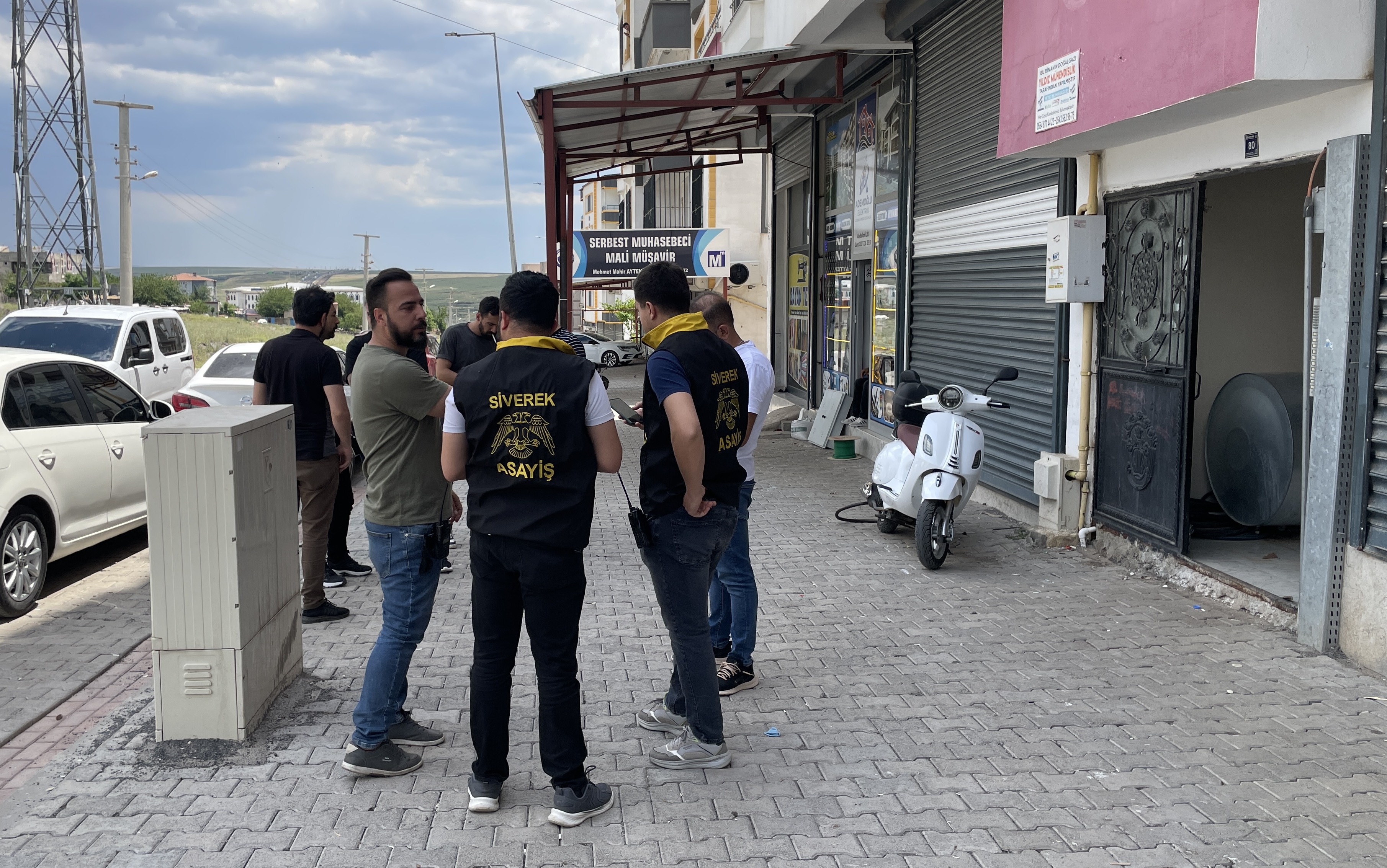 URFA - Eşi ve kızını silahla ağır yaraladı