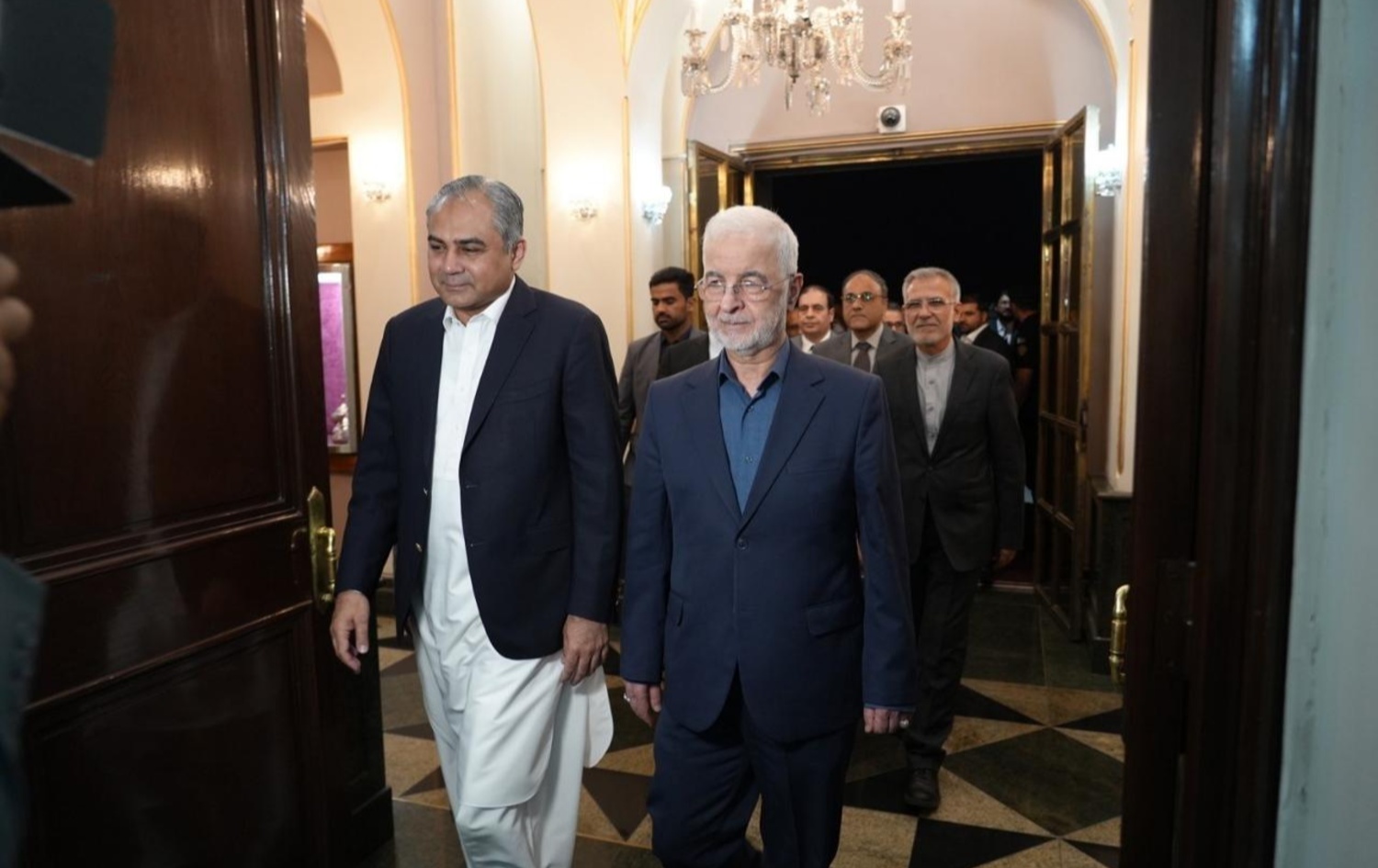 ئێران06-06-2026وەزیری ناوخۆی پاکستان: لە ئێرانم بۆ گەیاندنی نامەیەکی تایبەت بە موجتەبا خامنەیی