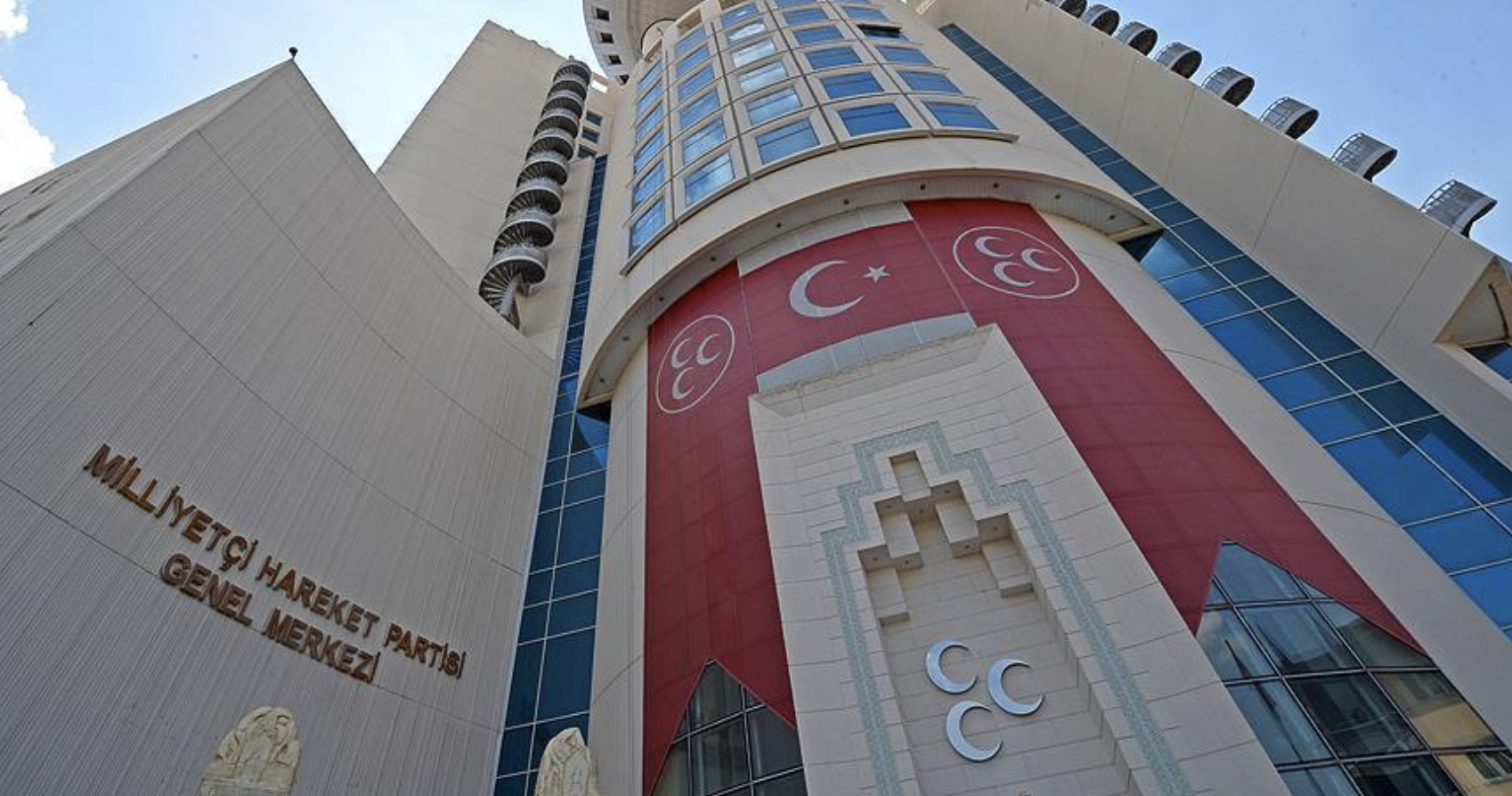 MHP, Konya il ve ilçe teşkilatlarını feshetti
Kararı açıklay