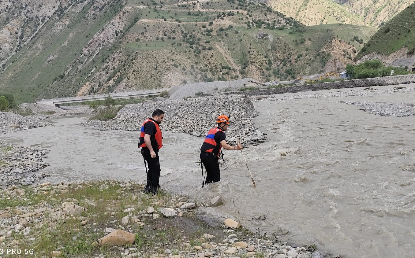Hakkari'de dereye düşen çoban hayatını kaybetti