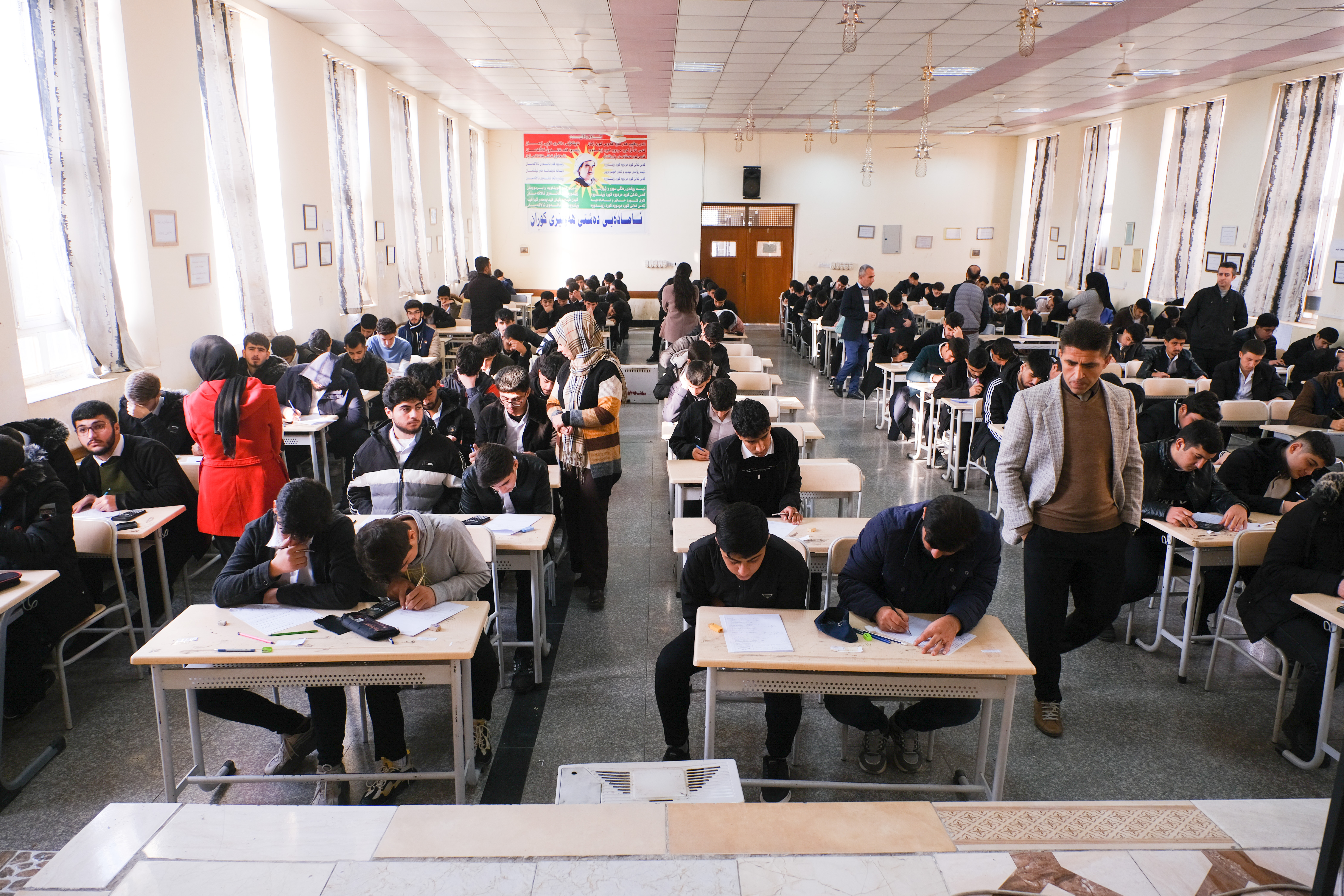تاقیکردنەوەی پۆلی 12 بەڕێوەدەچێ؛ مۆبایل لە زیاتر لە 136 هەزار کەس قەدەخەدەکرێ