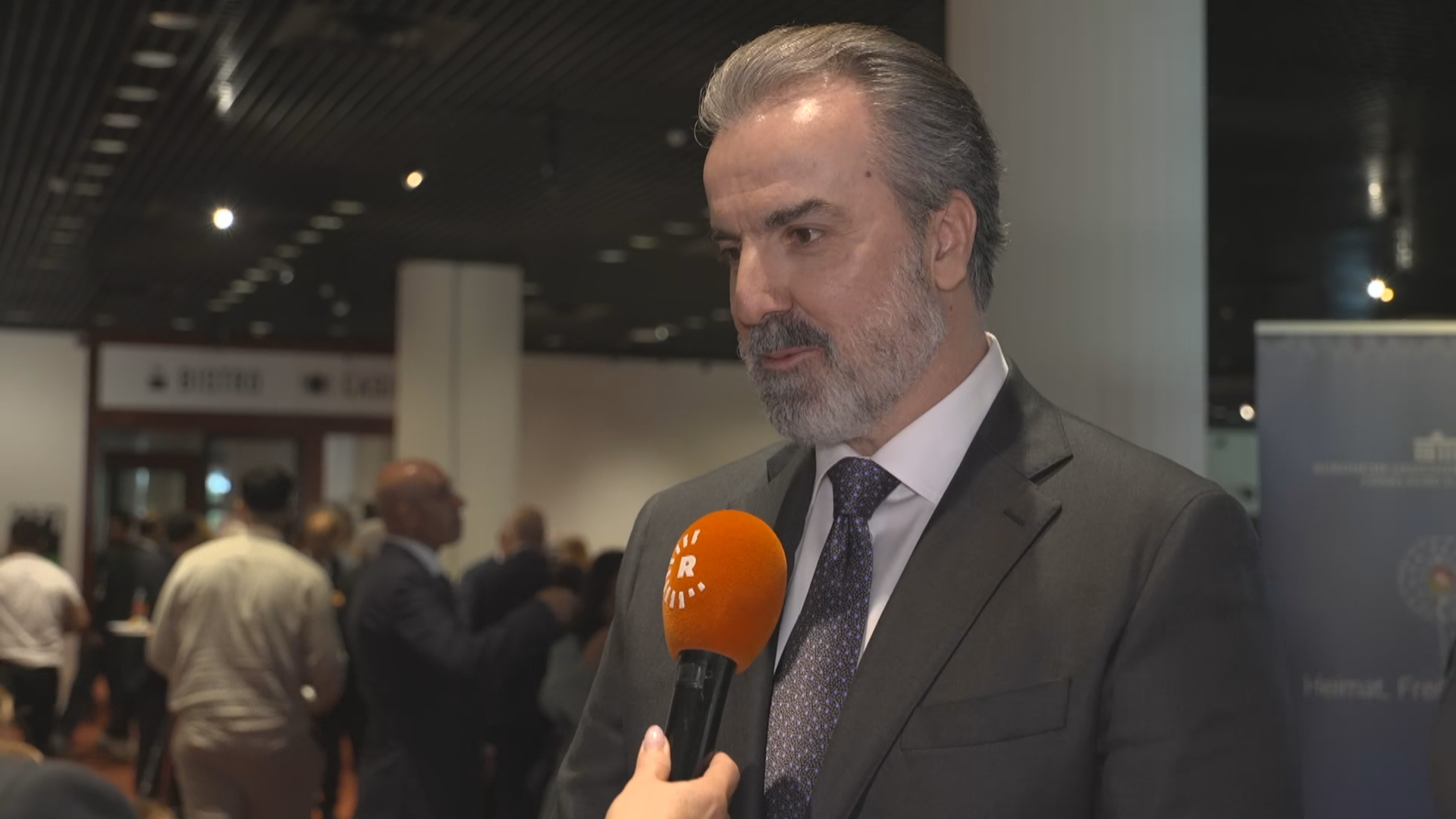 Şîfa Barzanî: Divê diyasporaya Kurdan xwe ji hizbayetiyê dûr bixe