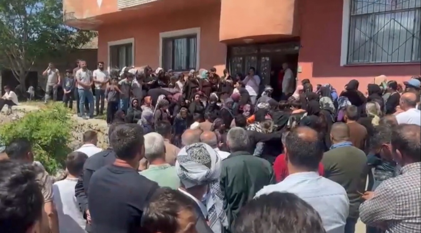 COLEMÊRG - Çawîşê pispor qira malbata hevjîna xwe anî