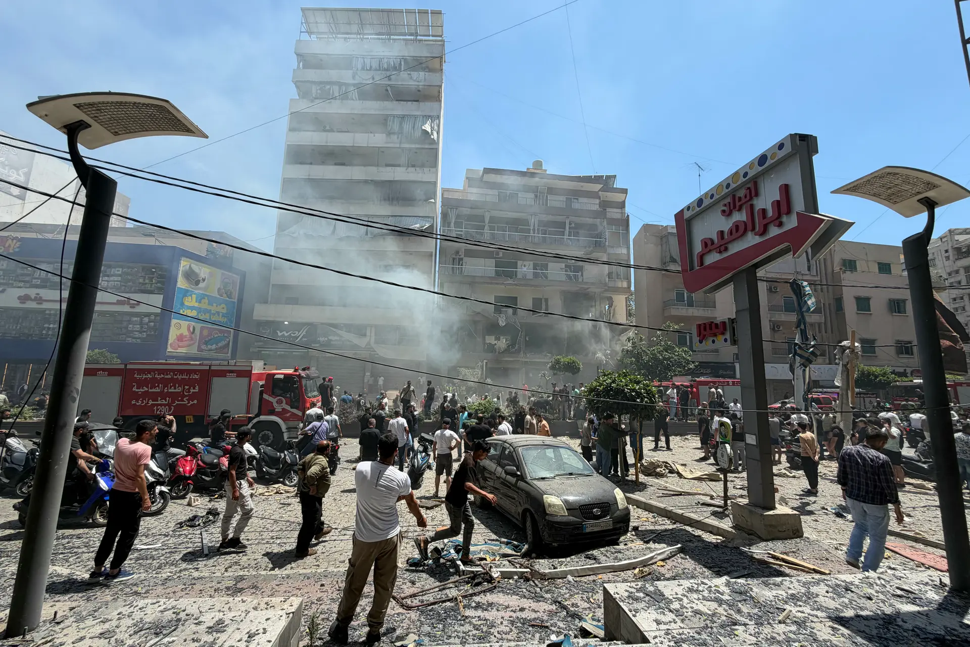 Îsraîlê li başûrê Beyrûtê avahiyek bombebaran kir