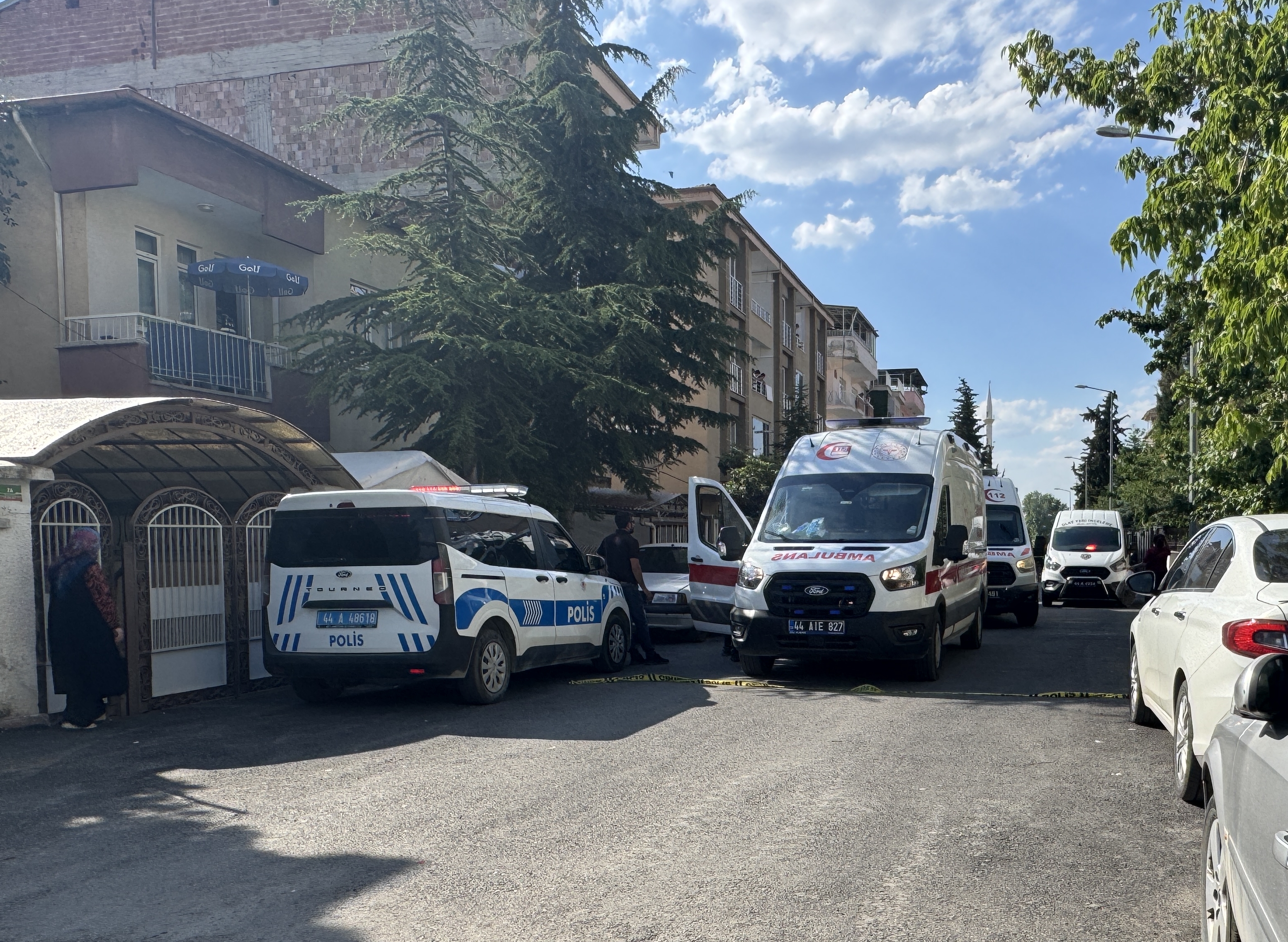 Malatya'da aile içi silahlı kavgada baba eşi ve iki kızına ateş açtı: 1 ölü, 3 yaralı