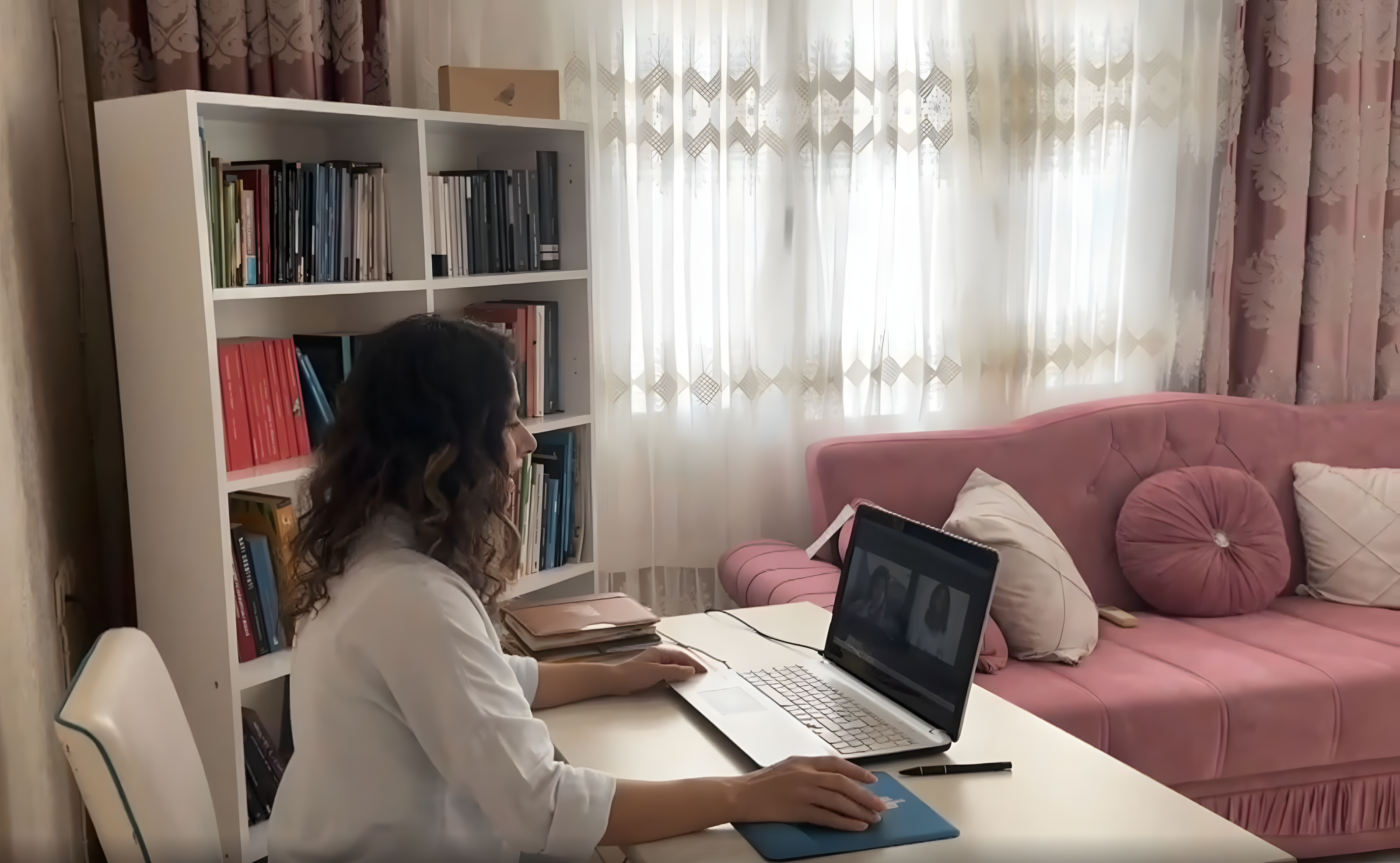 From her home in Turkey, unemployed teacher brings Kurdish lessons to the world