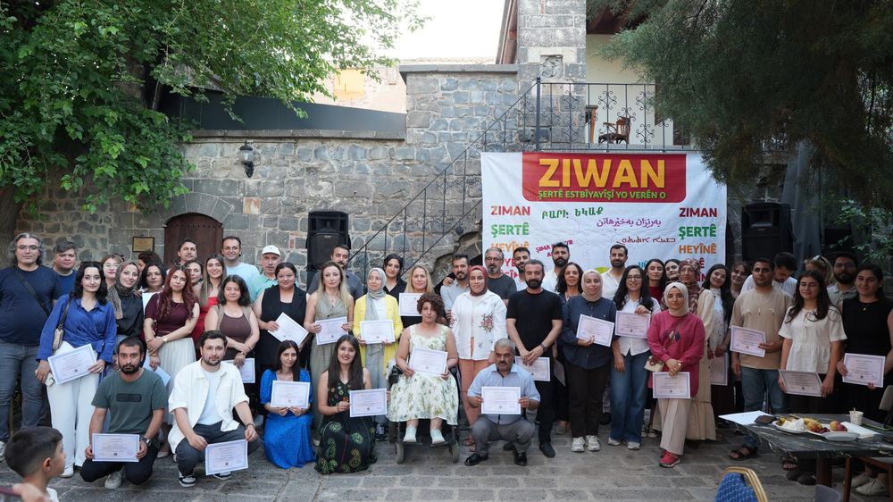 Li Amedê 100 kes fêrî zimanan bûn û belgeyên xwe standin