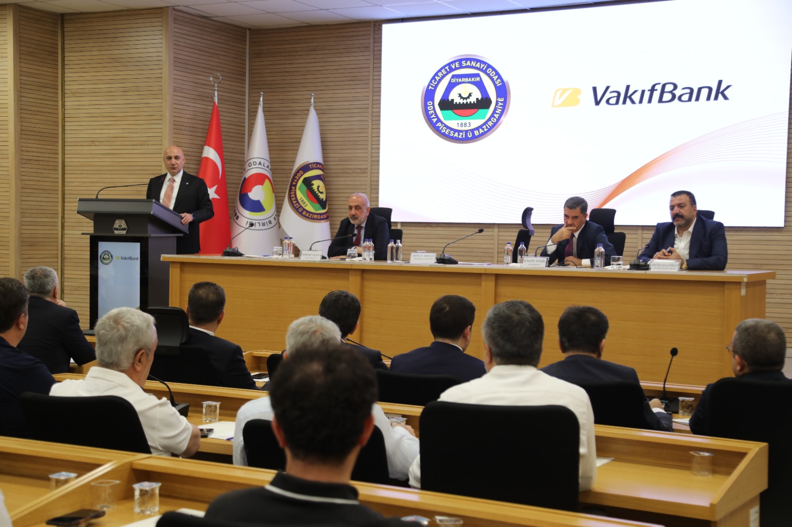 Vakıfbank’tan Diyarbakır'da iş dünyasına pozitif ayrımcılık sözü