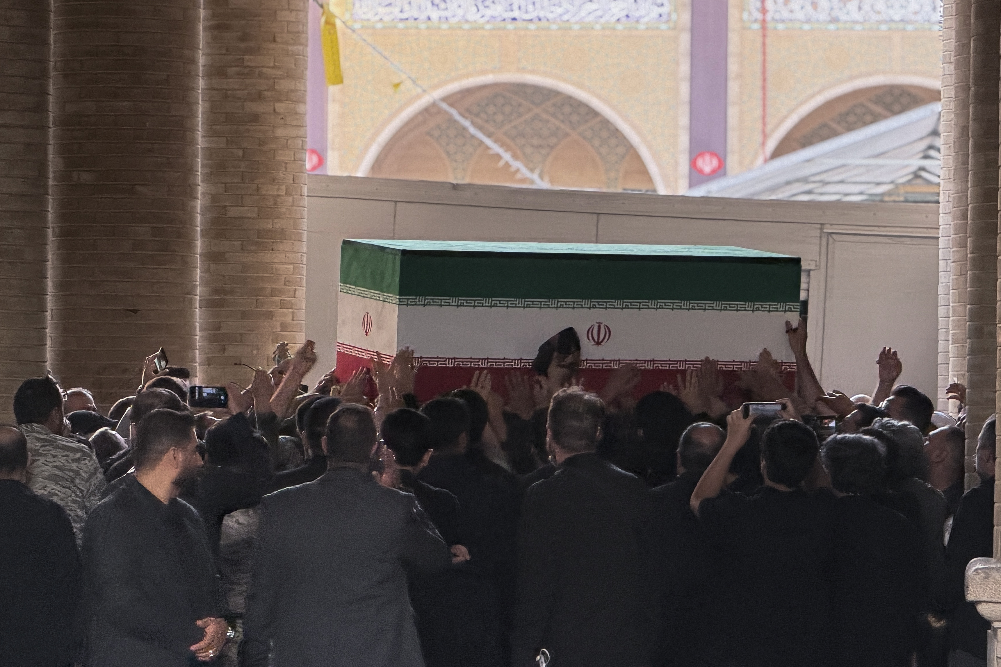 ئێران03-07-2026رێوڕەسمی ماڵئاوایی لە تەرمی خامنەیی لە موسەلای تارانەوە تاوەکو بە خاکسپاردنی لە مەشهەد