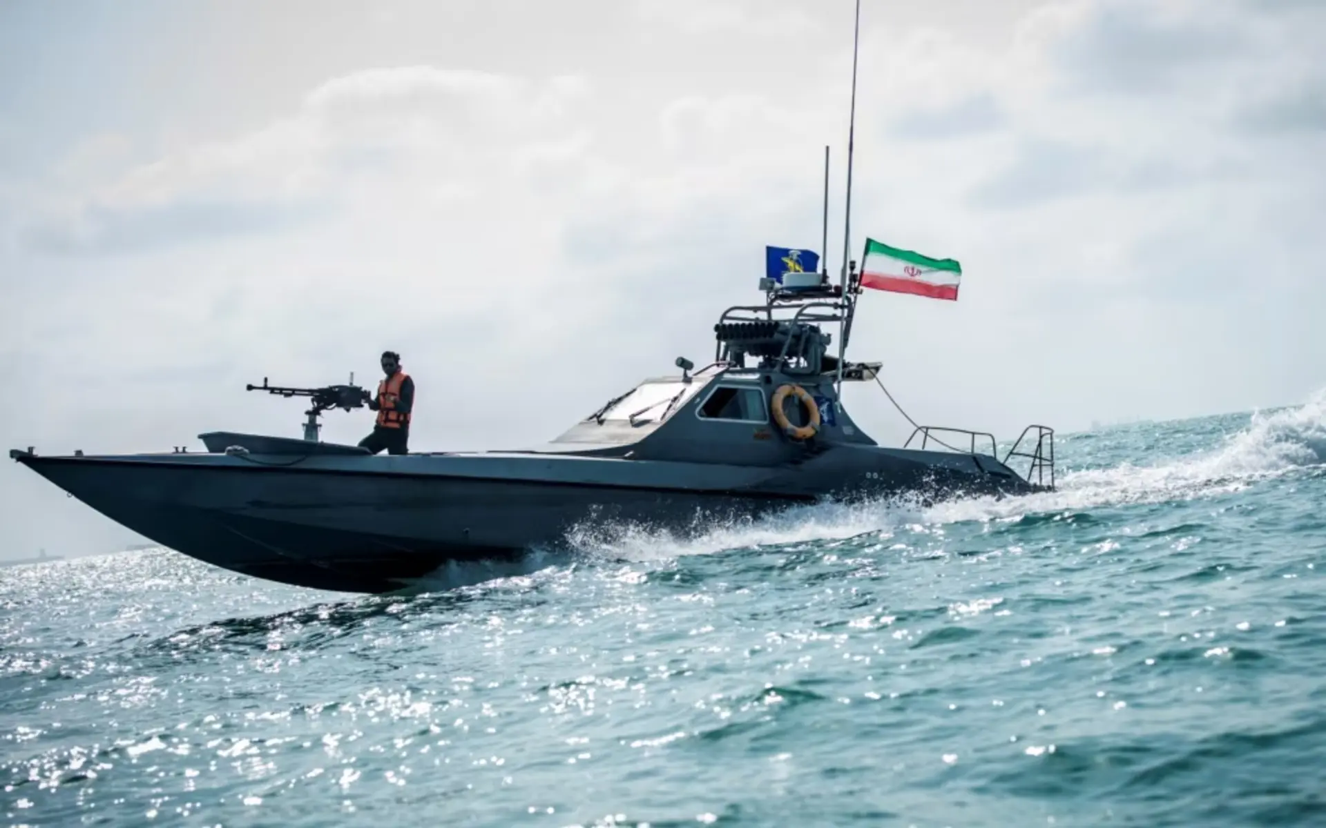 Îranê êrişî baregehên Amerîkayê yên li Behreyn û Kuweytê kir