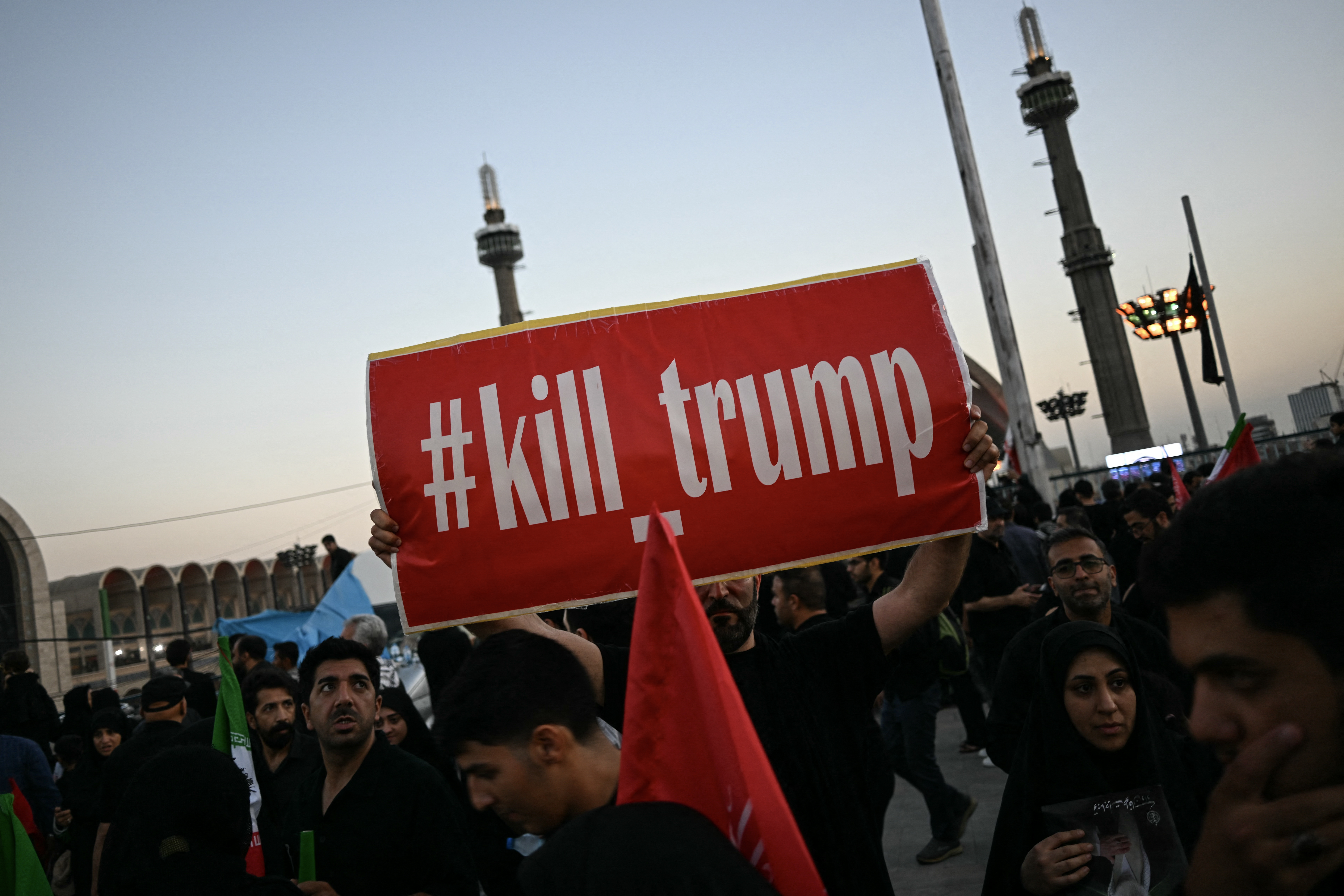 Trump threatens to attack Iran with missiles if Tehran attempts to assassinate him