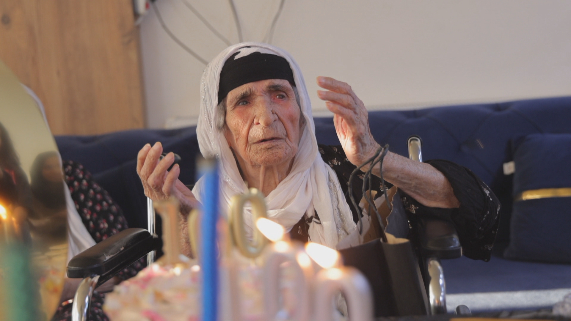 قرن من العمر.. دار المسنين في السليمانية تحتفل بعيد ميلاد عائشة خان المئة