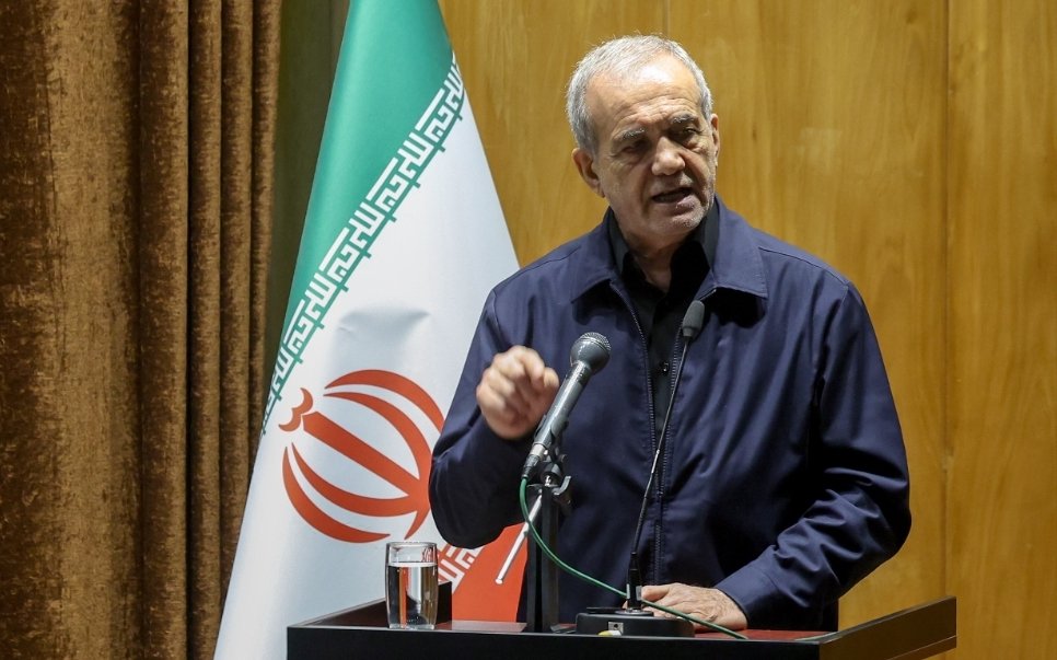 ئێران26-07-2026پزیشکیان: هێرشەکانی ئەمریکا بۆ سەر ژێرخانی سڤیلی ئێران تاوانی جەنگن