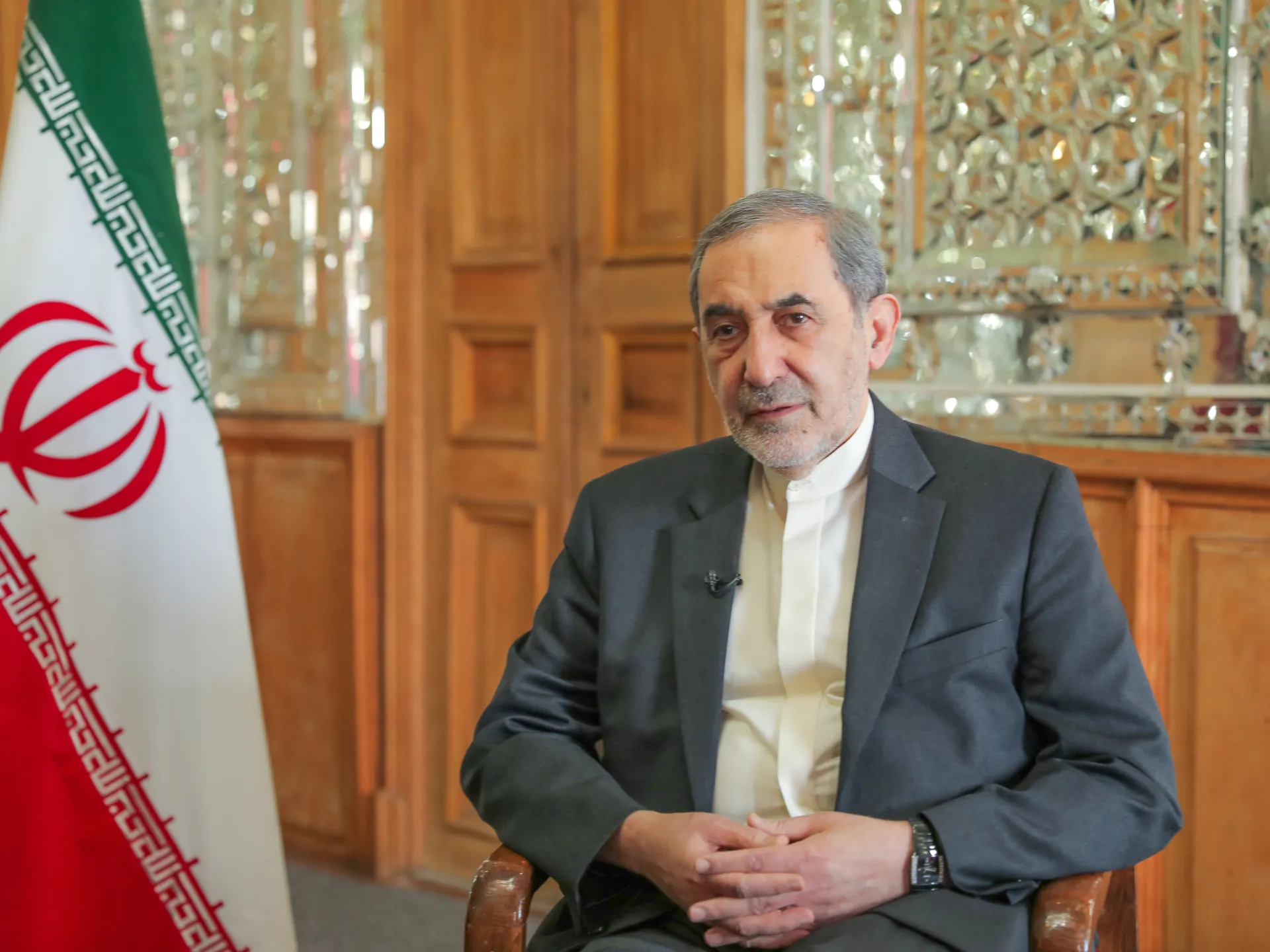 راوێژکارێکی رێبەری ئێران: دەبێ هێزە بیانییەکان ناوچەکە جێبهێڵن