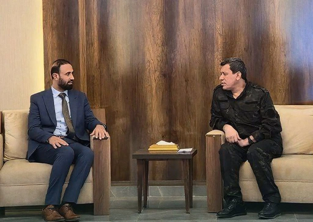 SDF chief meets Sharaa’s envoy over Hasaka security after attack on displaced Kurds