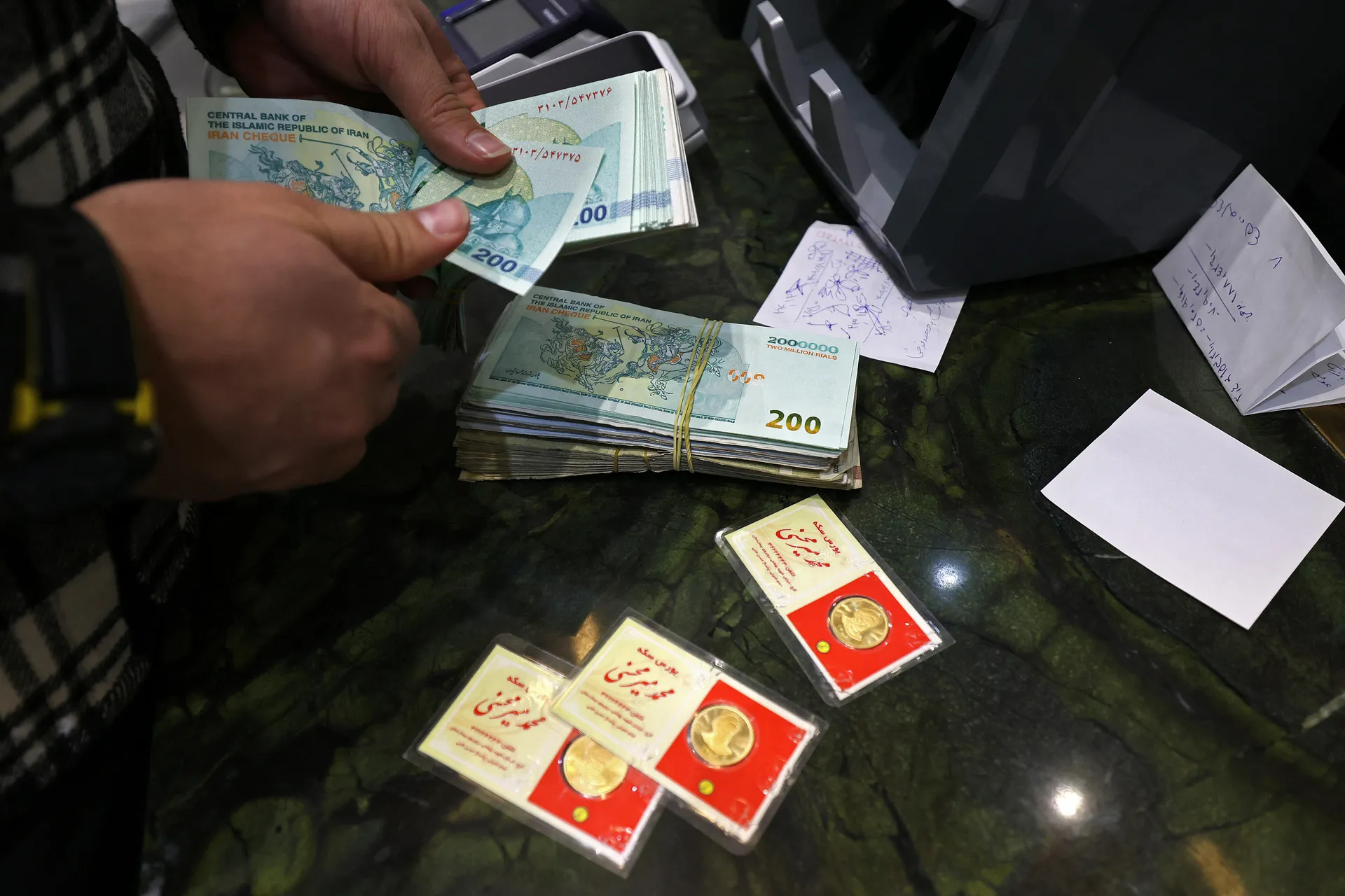 ئابووریی ئێران بەرگەی گوشارەکانی ترەمپ دەگرێت؟
