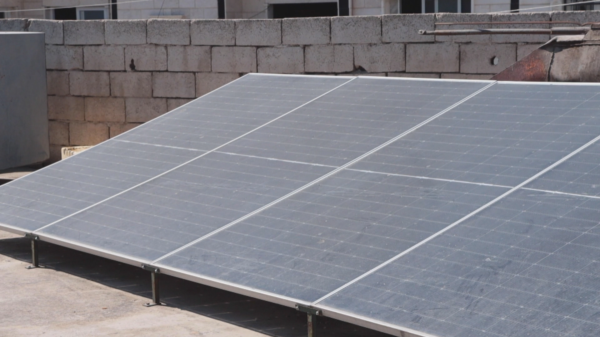 Bê elektrîkî û germahiyê jiyan li Kobaniyê zehmet kiriye