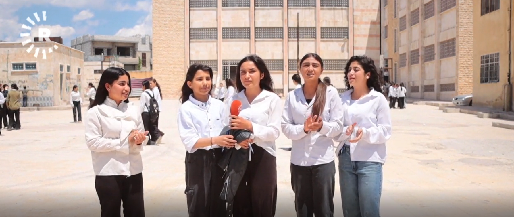 معلمو وطلاب روجآفا كوردستان يطالبون بتدريس كافة المواد الدراسية باللغة الكوردية