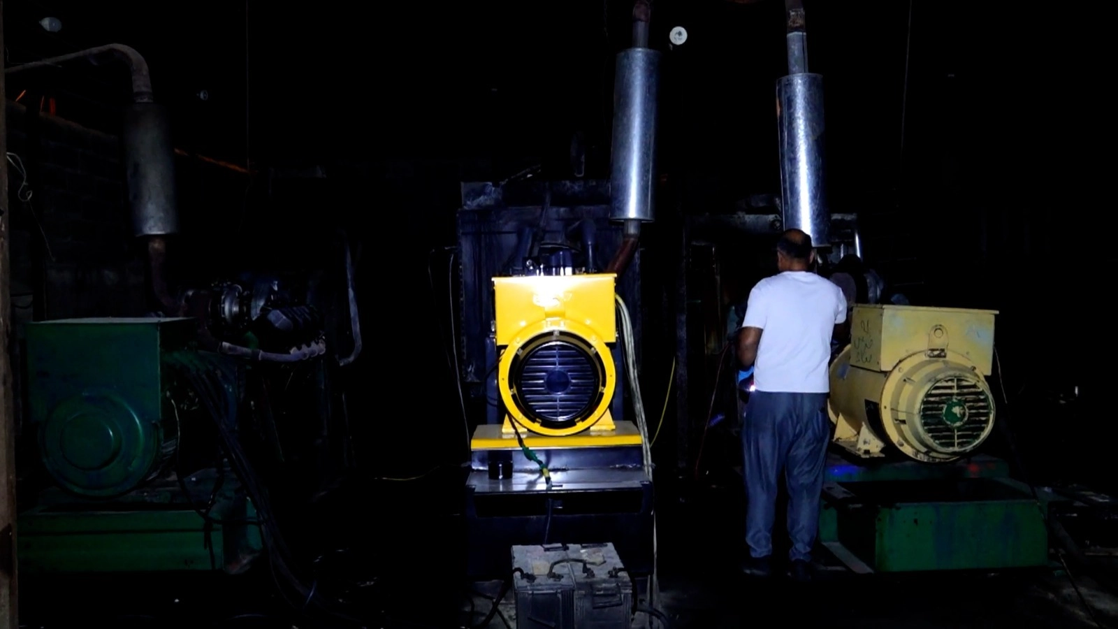 Private generator owners strike leaves Baghdad in the dark