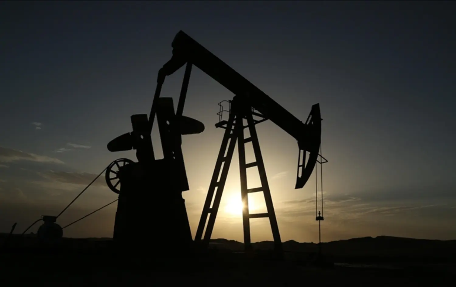 Ji ber aloziyên Amerîka û Îranê petrol biha dibe
