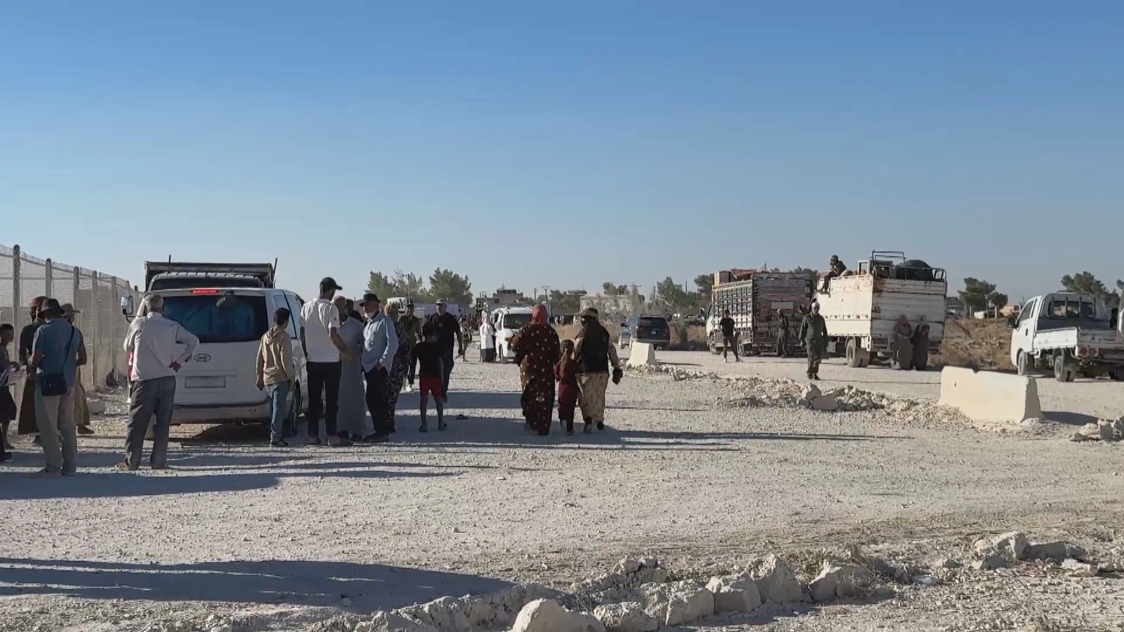 Second convoy of Kurdish displaced families returns to Sari Kani