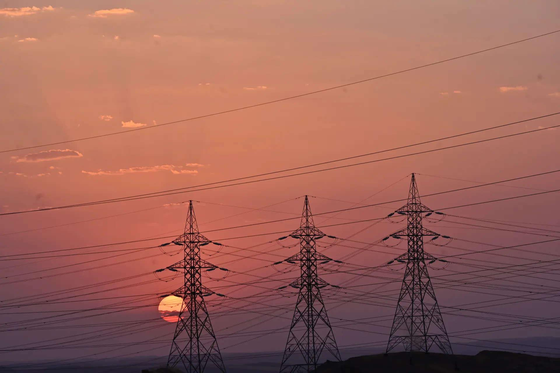 دانیشتووانی گەڕەکی رۆشنبیریی هەولێر: رۆژانە 4 بۆ 6 کاژێر کارەبای موەلیدەمان هەیە