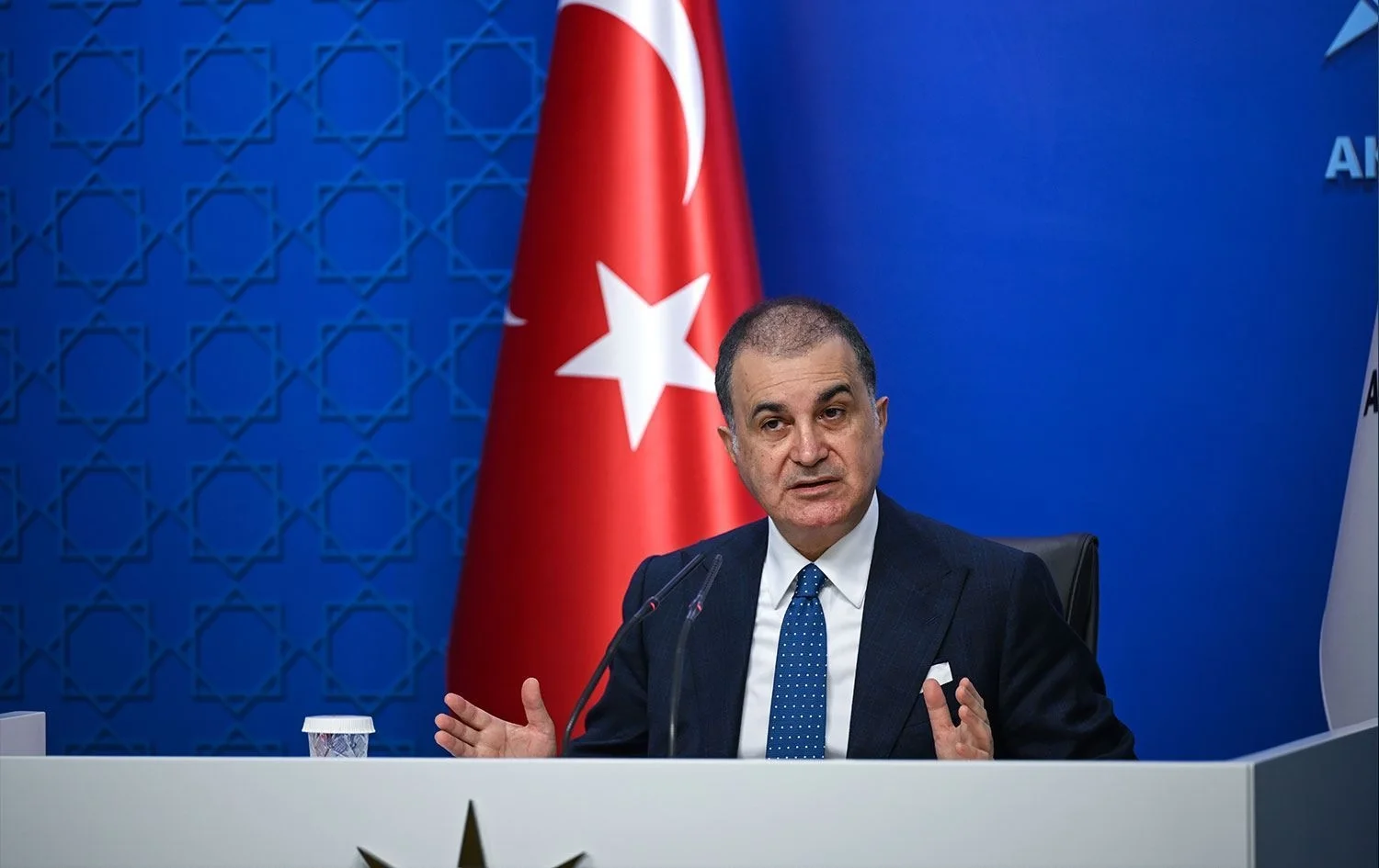ئاکپارتی پێشوازی لە هەڵوەشاندنەوەی یەبەشە دەکات: "دەبێت پرەنسیپی 'یەک سوپا' لە عێراق جێبەجێ بکرێت"