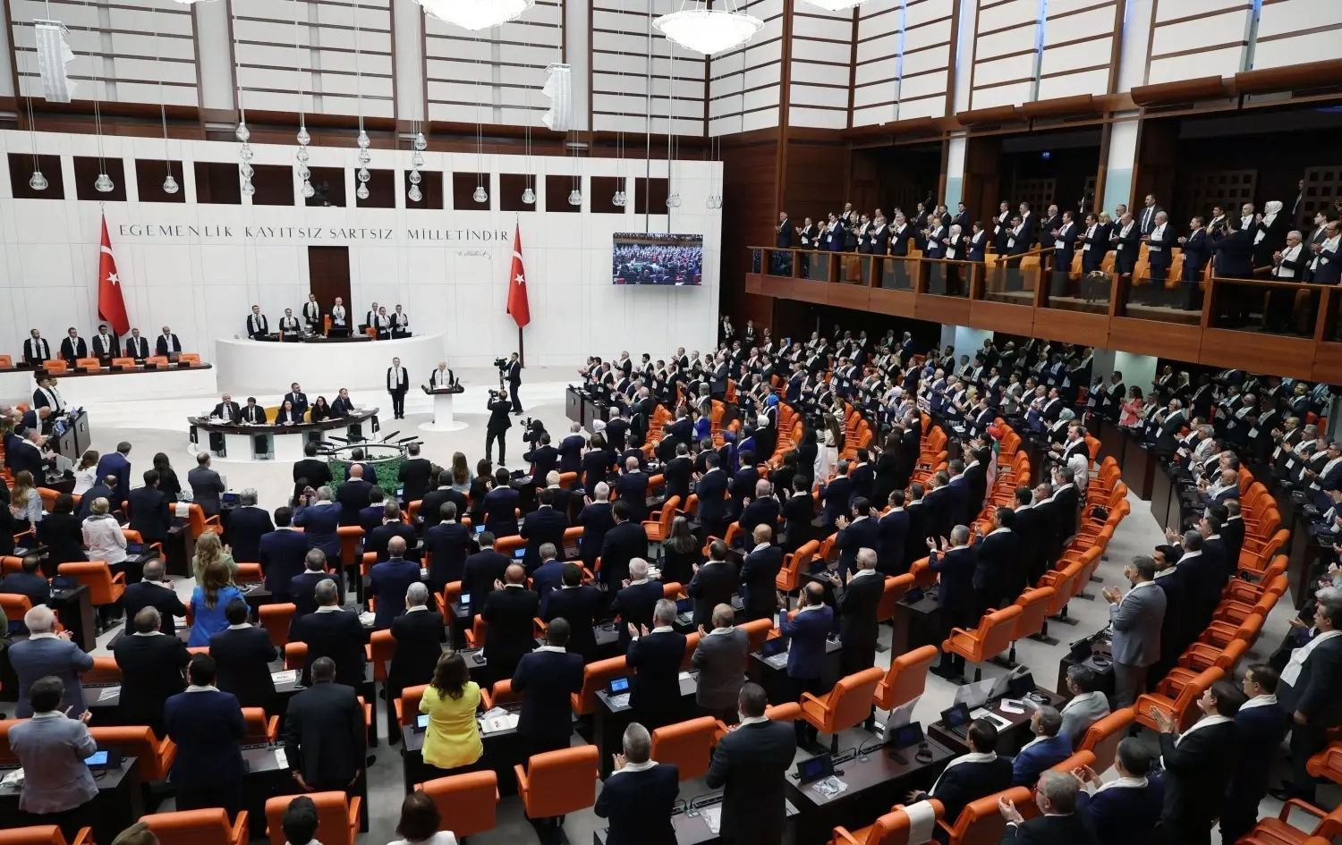 دەم پارتی لەبارەی قەیرانی ئابووری داوای کۆبوونەوەی بەپەلەی پەرلەمانی تورکیا دەکات