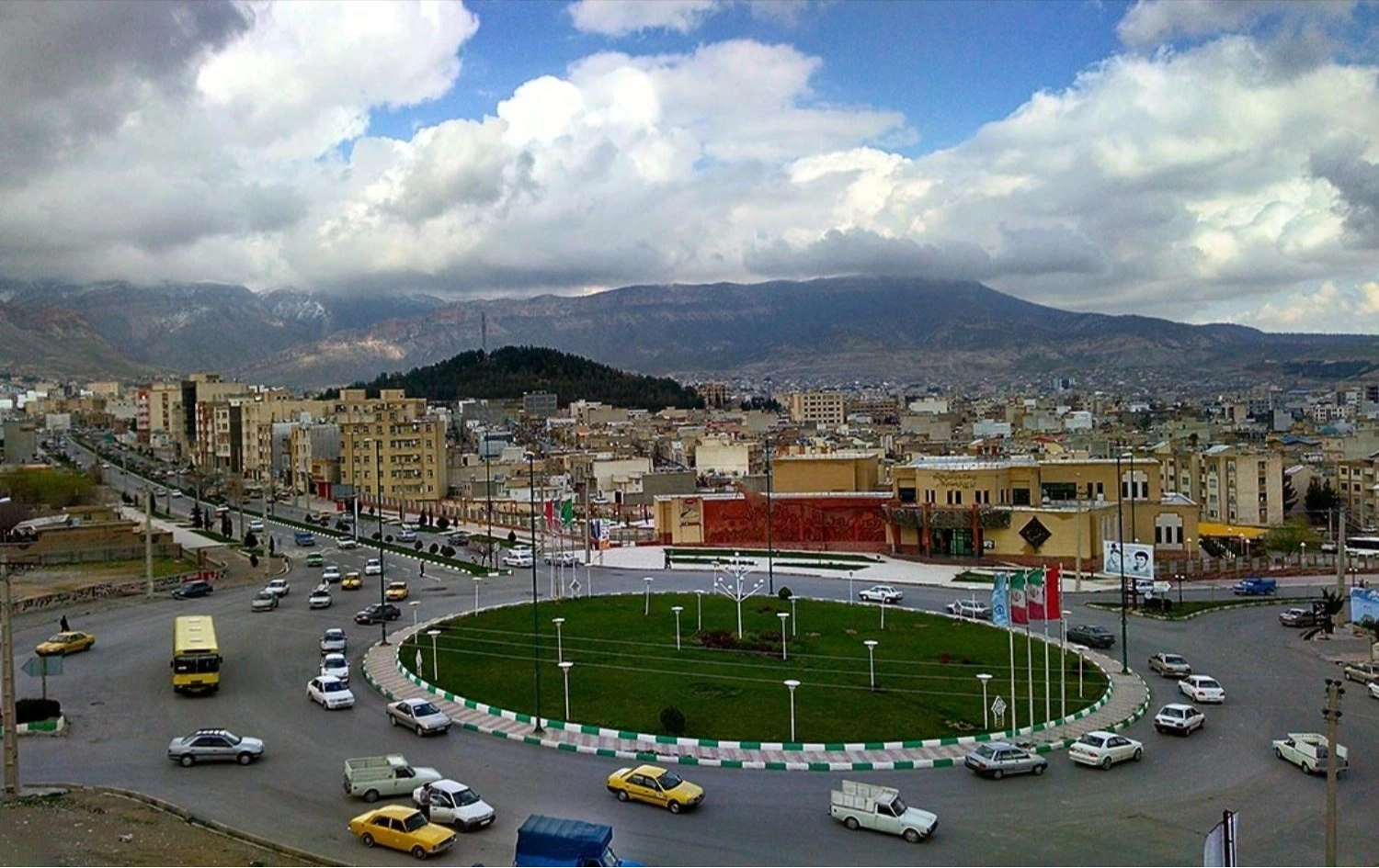 بەهۆی گەندەڵییەوە 10 کارمەند و ئەندامێکی ئەنجوومەنی شاری ئیلام هەڵپەسێردران