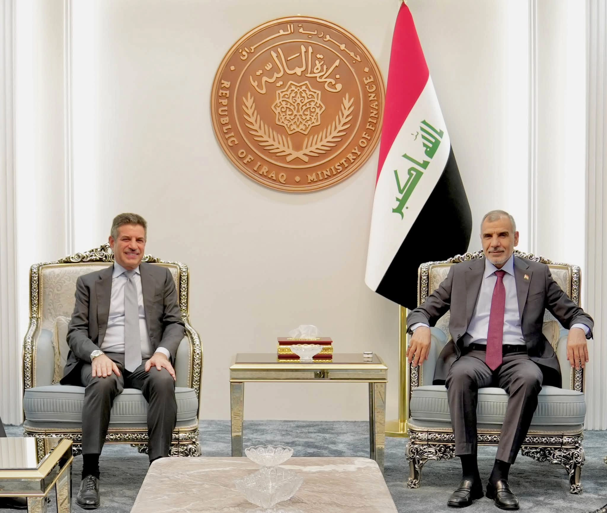 وزير المالية العراقي يبحث مع القائم بالأعمال الأميركي تسريع عمل الشركات بقطاعي النفط والطاقة