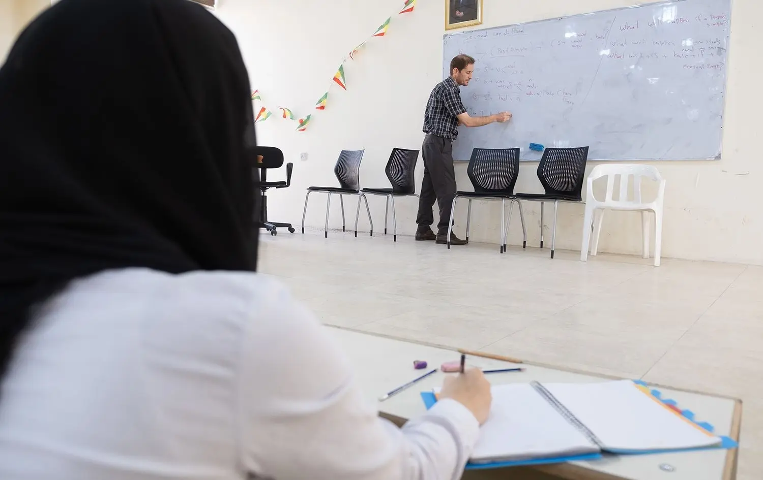لیژنەی پەروەردە لە پەرلەمانی عێراق داوا دەکات مامۆستایانی گرێبەستی هەرێمی کوردستان بکرێنە هەمیشەیی
