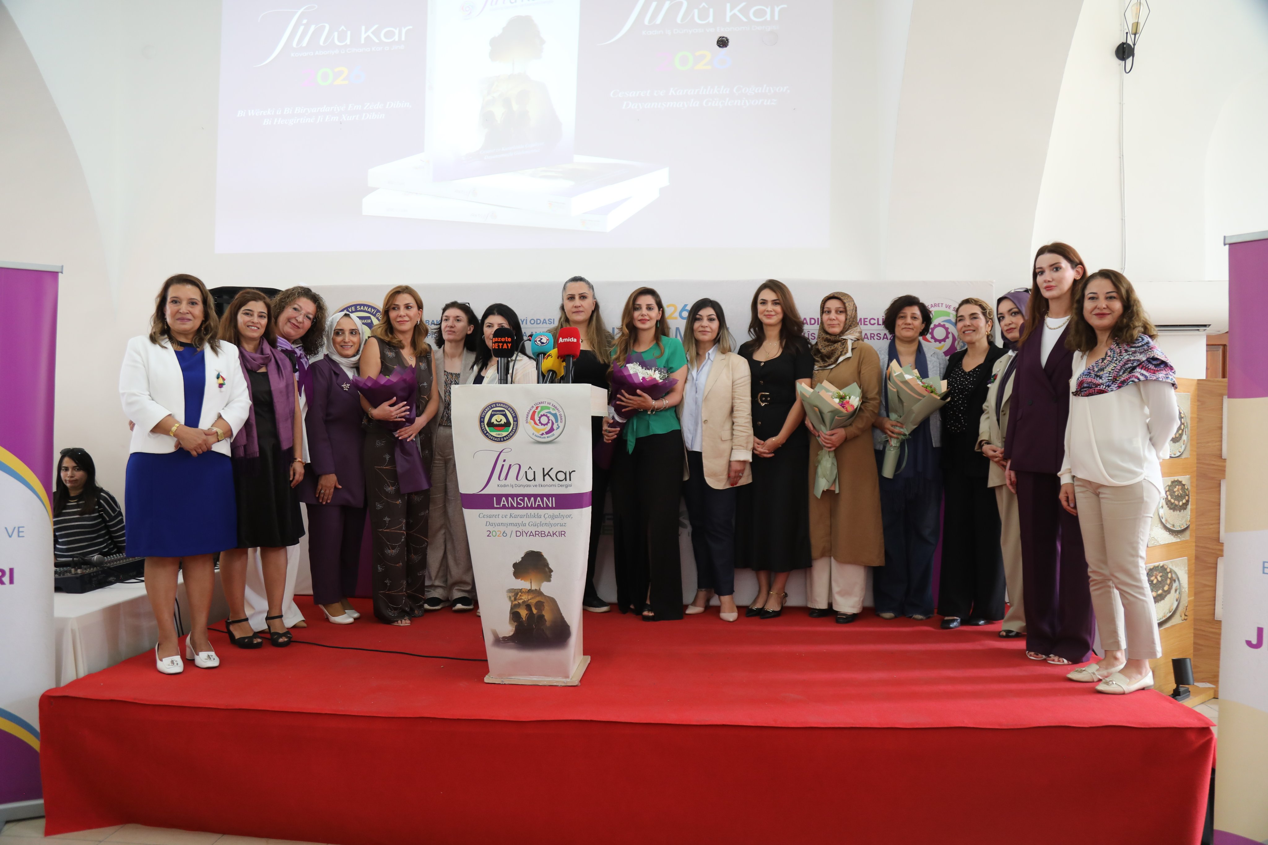 Dengê jinên karsaz: Hejmara yekem a 'Jin û Kar' bi bernameyeke taybet hat danasîn