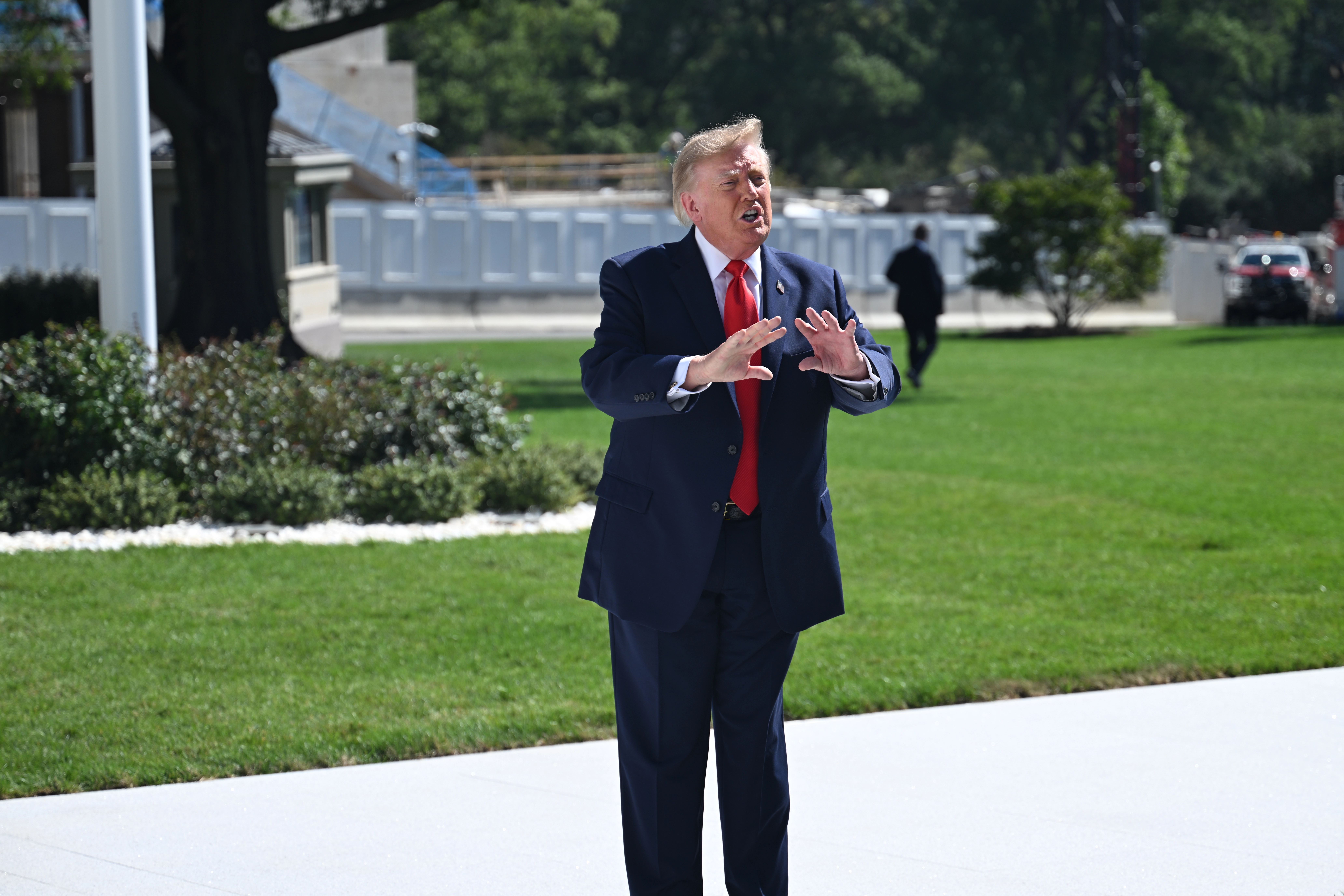 ABD Başkanı Trump'tan Irak'a 'müttefiklerimizi terk etmeyiz' mesajı
