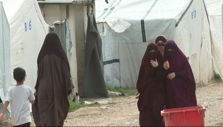 إدارة مخيم روج بروجآفا كوردستان: أكثر من 2200 شخص ضمن 729 من عوائل مسلحي داعش